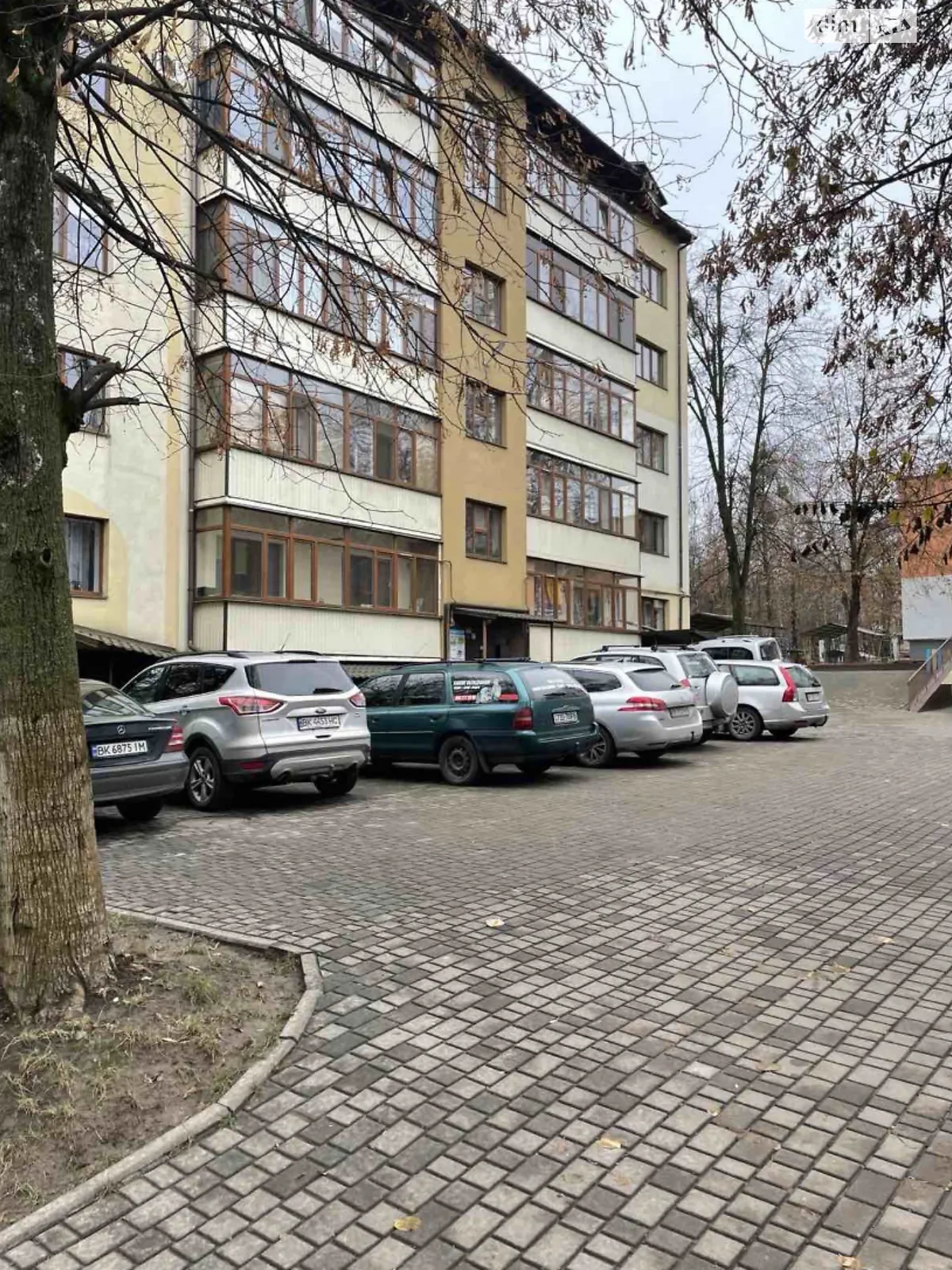 Продается 1-комнатная квартира 38 кв. м в Ровно, ул. Князя Острожского, 8А - фото 1