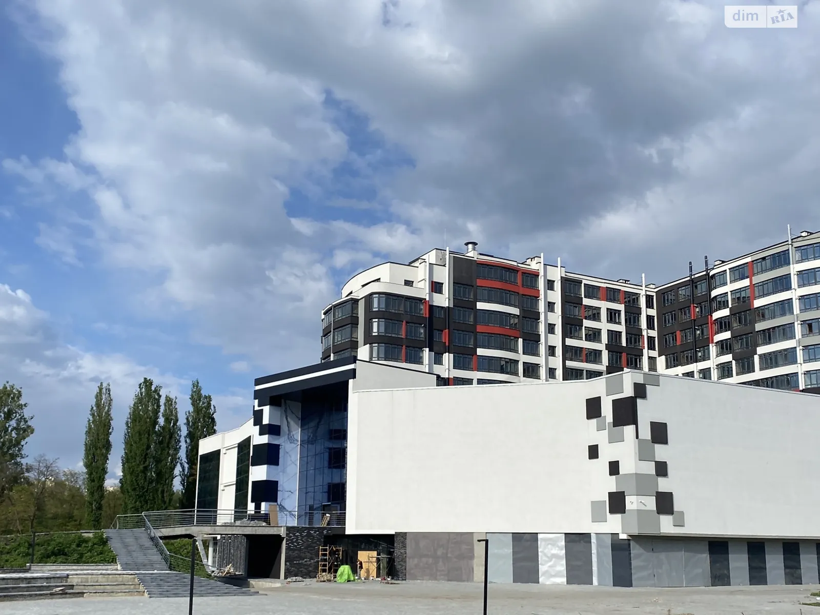 Продается 10-комнатная квартира 43.6 кв. м в Хмельницком, ул. Прибугская, 5/1 корпус 4 - фото 1