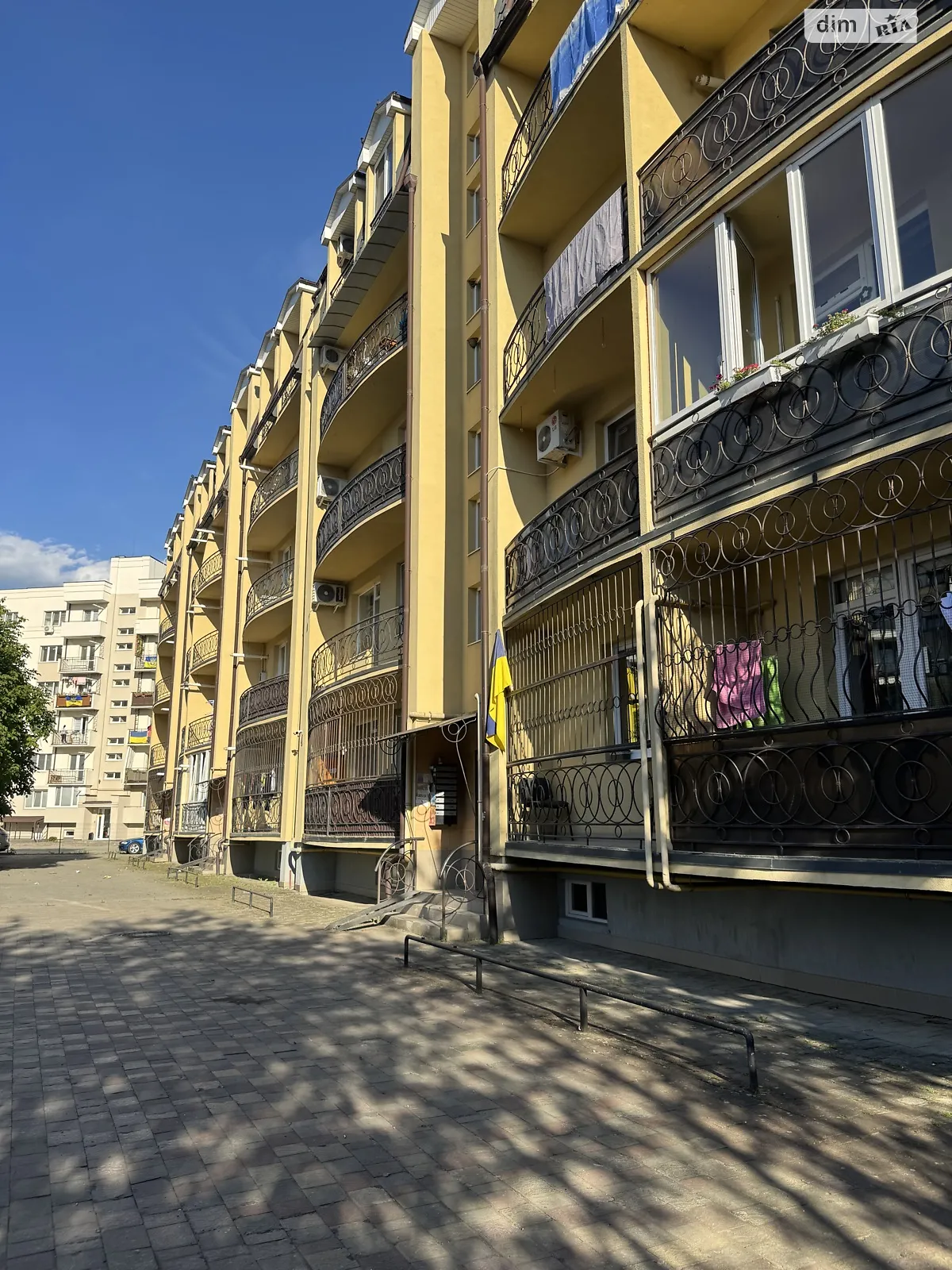 Продається 1-кімнатна квартира 40.1 кв. м у Ужгороді, вул. Климпуша - фото 1