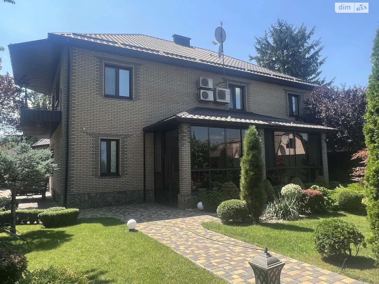 Продается дом на 2 этажа 300 кв. м с террасой, цена: 300000 $ - фото 1