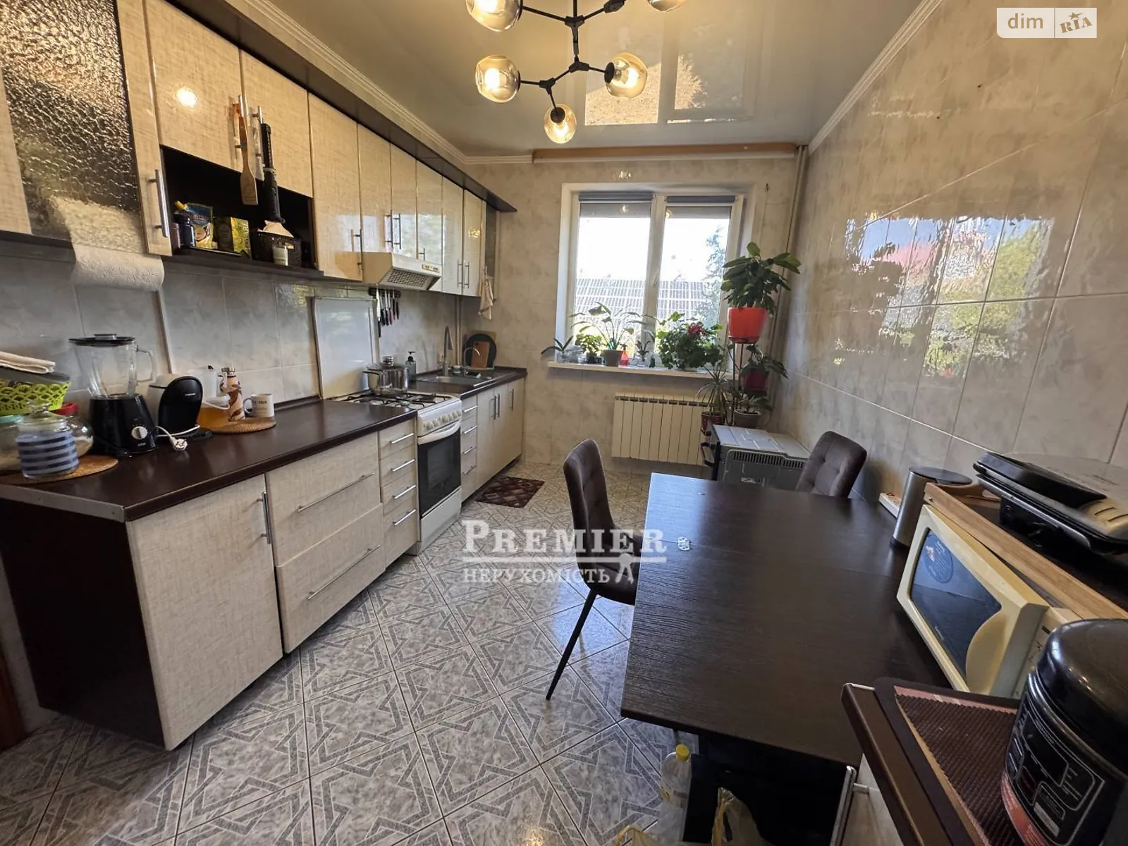 Продается дом на 3 этажа 301.3 кв. м с бассейном, цена: 210000 $ - фото 1