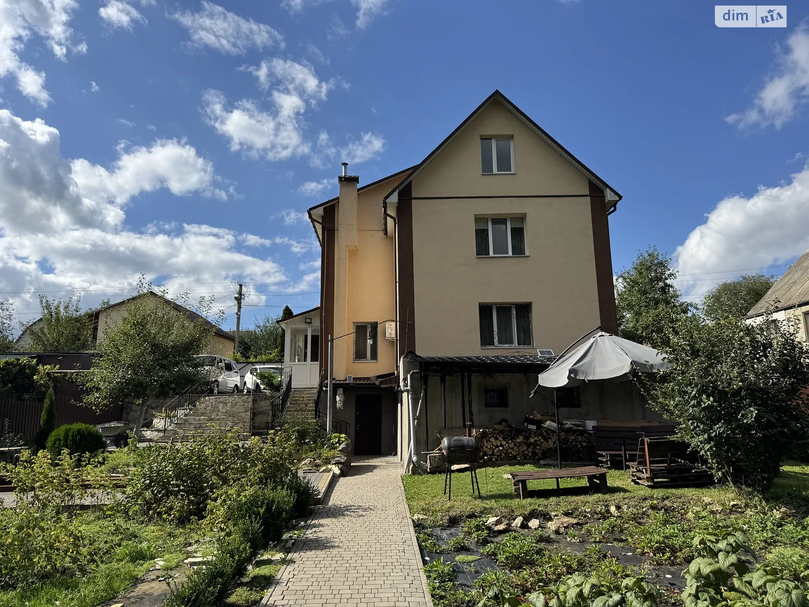 Продается дом на 2 этажа 227 кв. м с камином, цена: 165000 $ - фото 1
