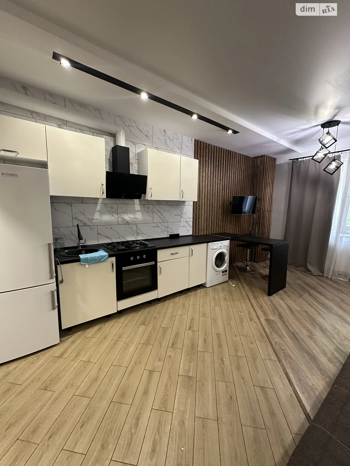 Продается 1-комнатная квартира 27 кв. м в Ивано-Франковске, ул. Товарная, 2Б - фото 1