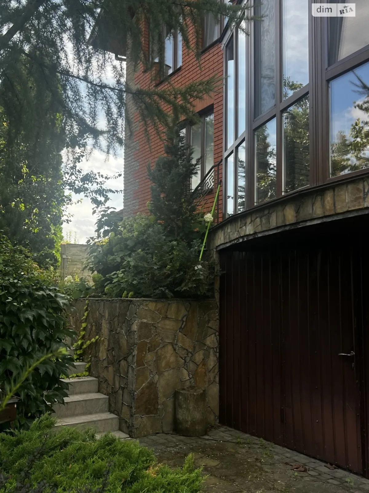 Продается дом на 2 этажа 290 кв. м с бассейном, цена: 350000 $ - фото 1