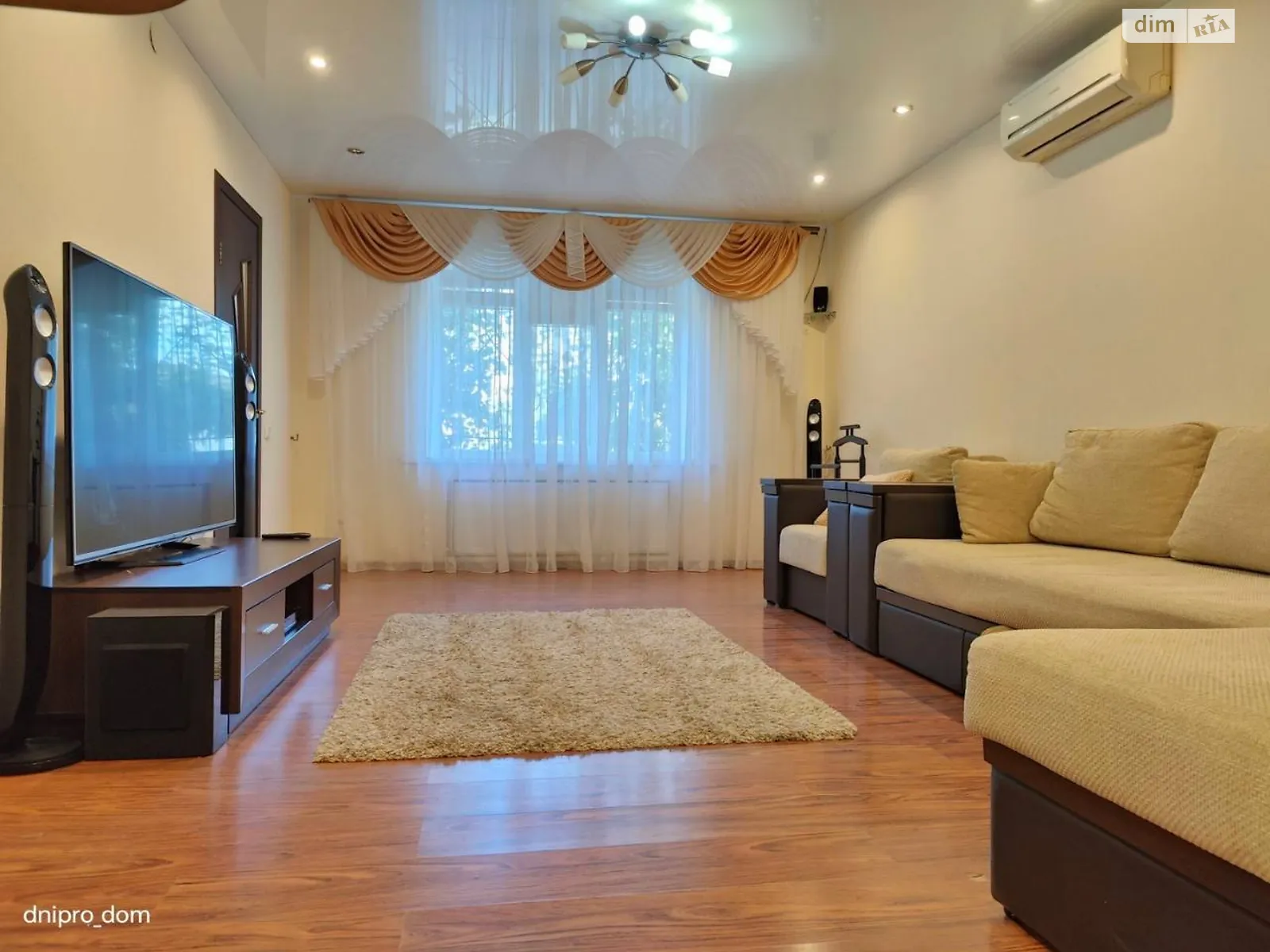 Продается дом на 2 этажа 140 кв. м с бассейном, цена: 130000 $ - фото 1