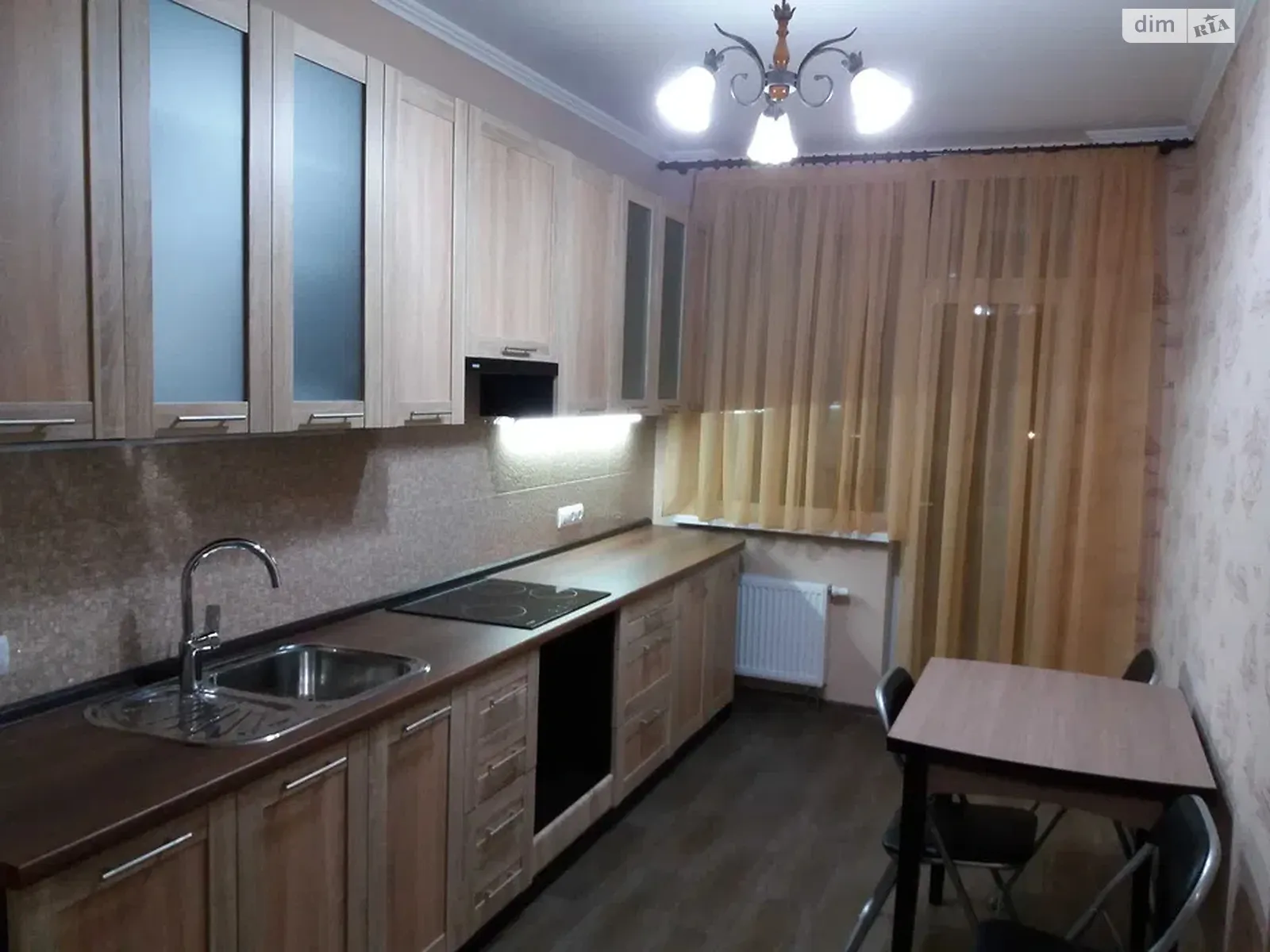 Продается 1-комнатная квартира 50 кв. м в Киеве, ул. Драгоманова, 2А - фото 1