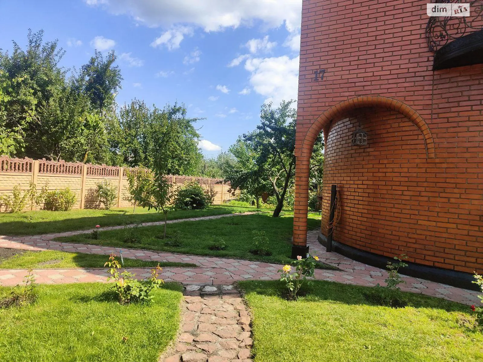 Продается дом на 2 этажа 108 кв. м с участком, цена: 187500 $ - фото 1