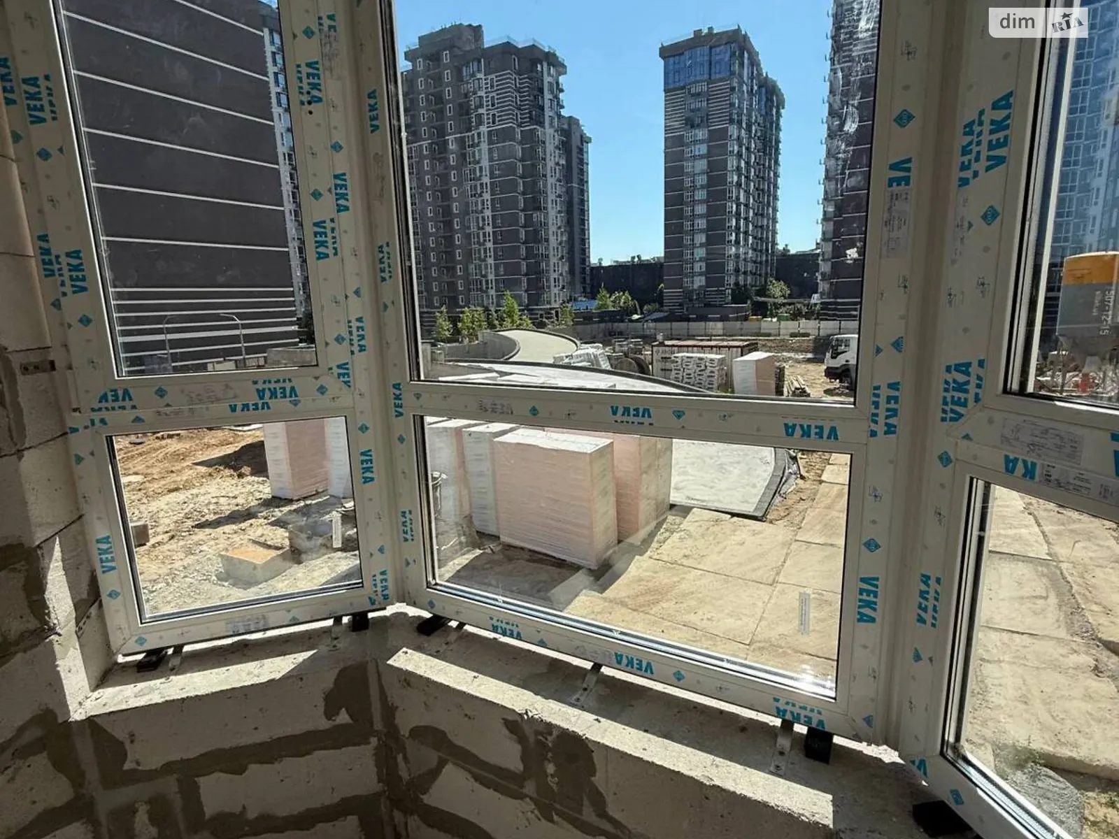 Продается 1-комнатная квартира 43.6 кв. м в Буче, бул. Леонида Бирюкова, 2А - фото 1