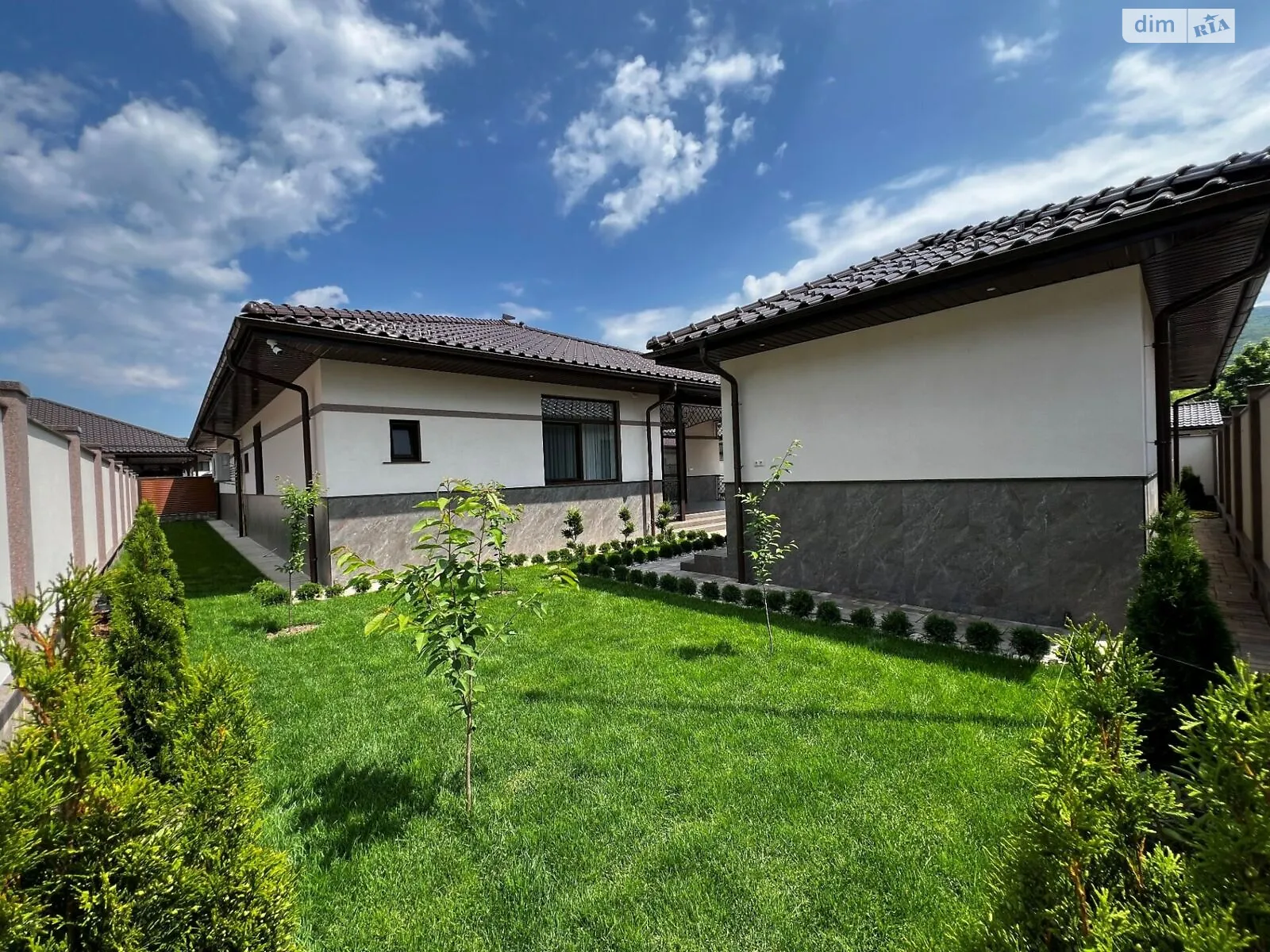 Продається одноповерховий будинок 209.3 кв. м з гаражем, цена: 500000 $ - фото 1