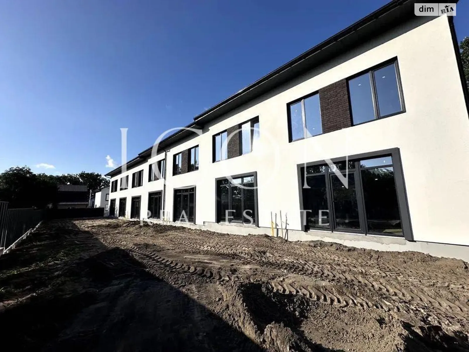 Продается дом на 2 этажа 90 кв. м с бассейном, цена: 96000 $ - фото 1