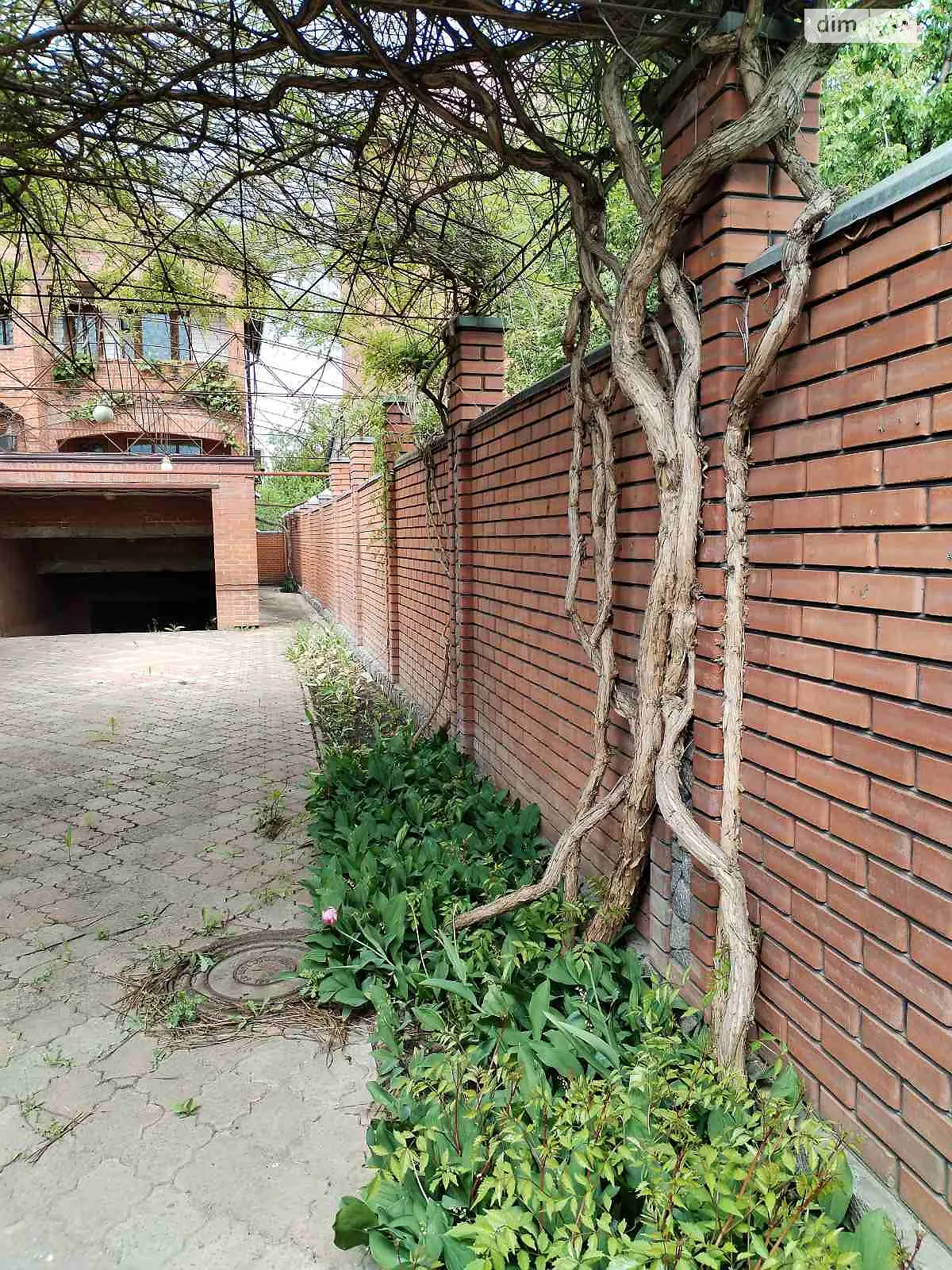 Продается дом на 2 этажа 320 кв. м с верандой, цена: 120000 $ - фото 1
