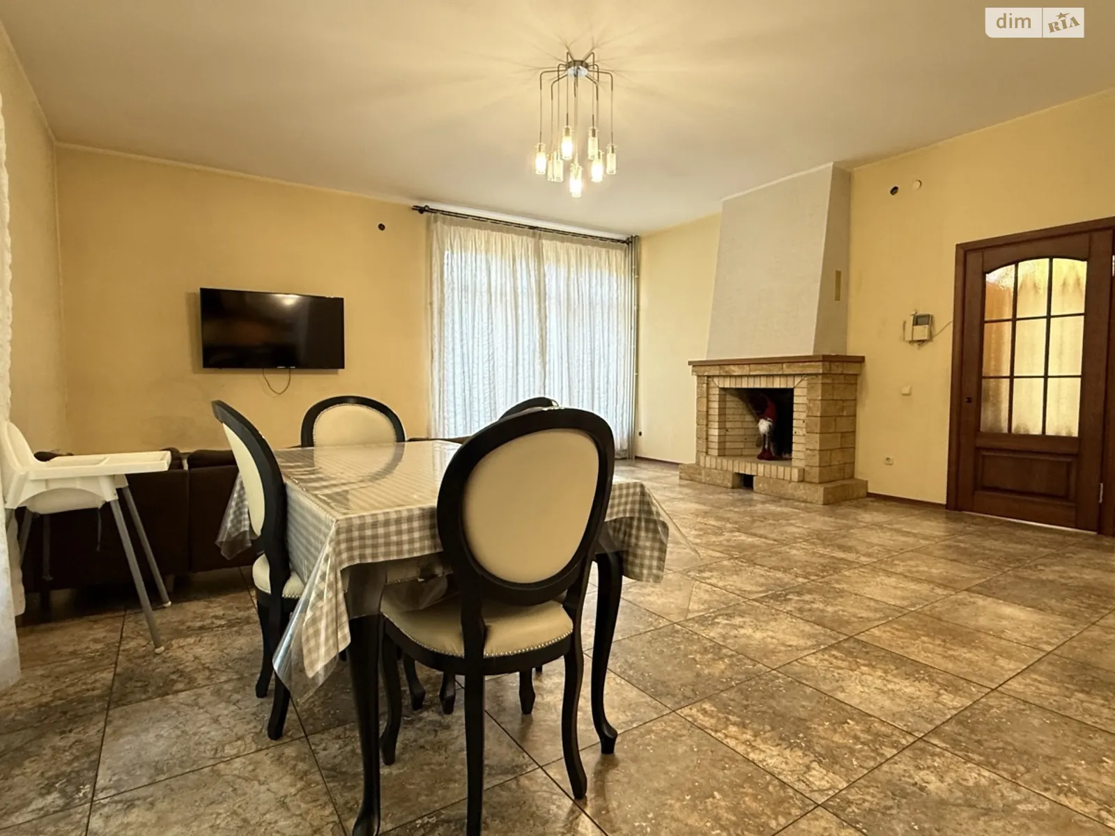 Продается дом на 3 этажа 200 кв. м с верандой, цена: 230000 $ - фото 1