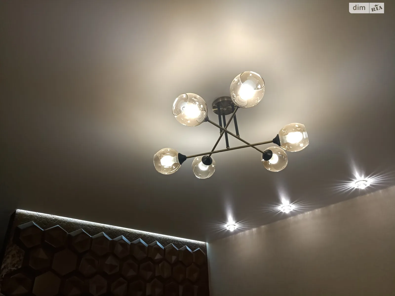 Продается 1-комнатная квартира 38 кв. м в Харькове, ул. Козакевича, 29 - фото 1