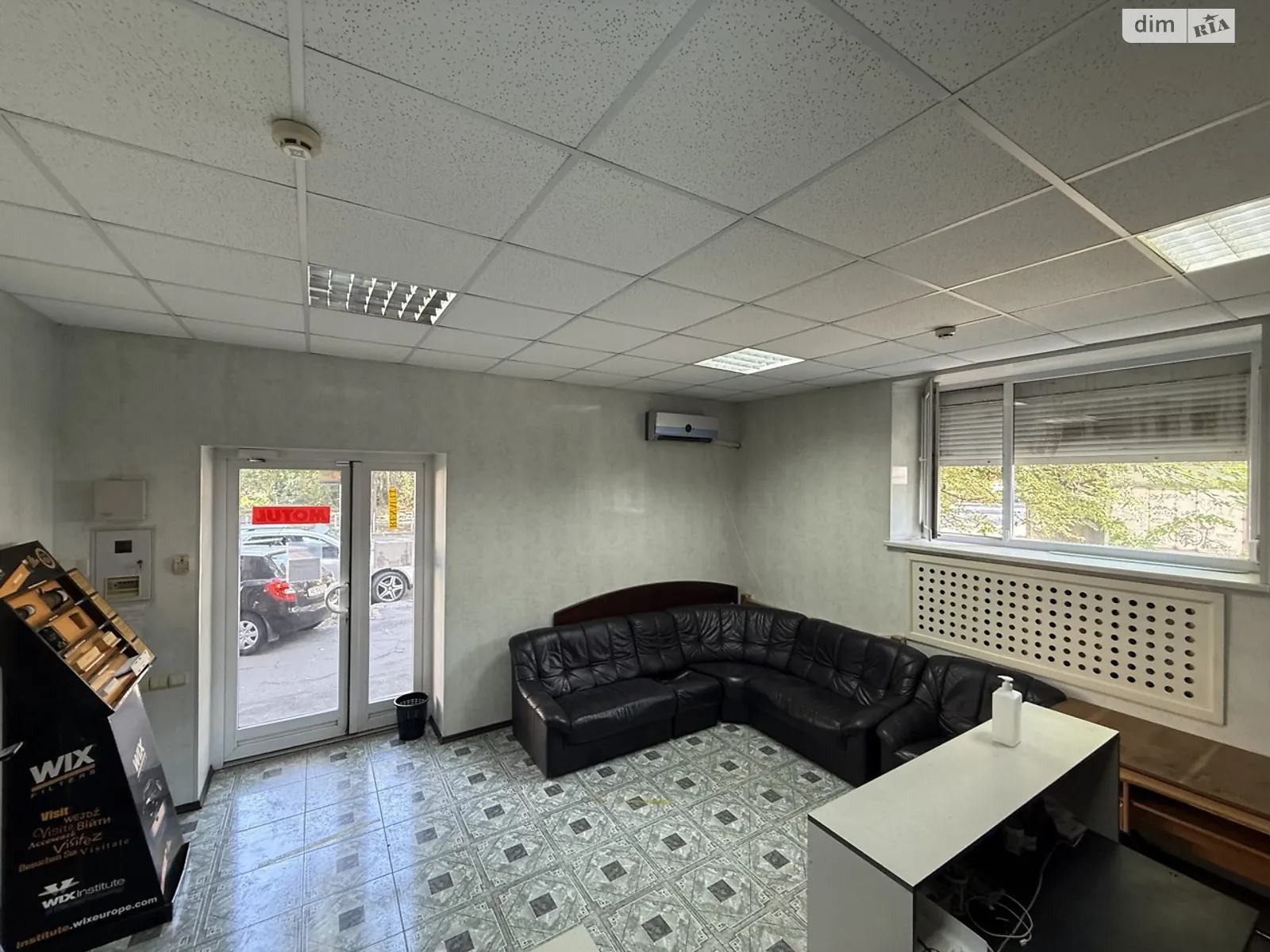 Продается офис 45 кв. м в бизнес-центре, цена: 70000 $ - фото 1