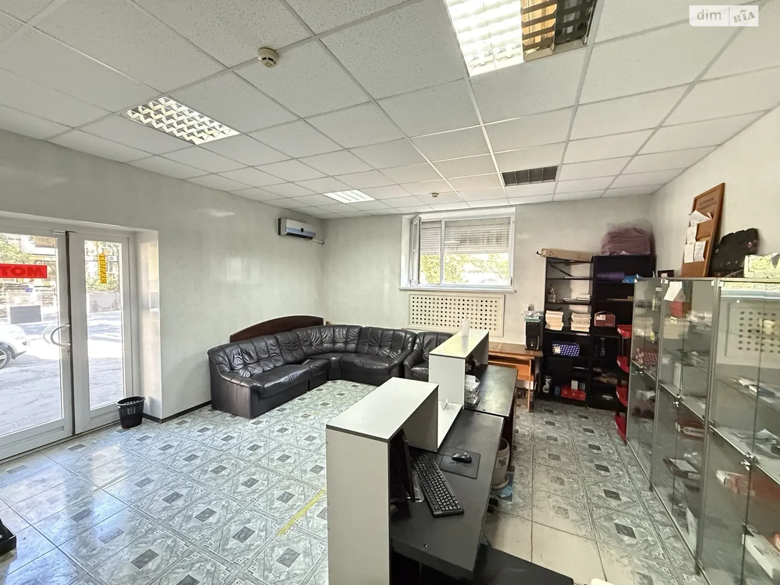 Здається в оренду приміщення вільного призначення 45 кв. м в 5-поверховій будівлі, цена: 18000 грн - фото 1