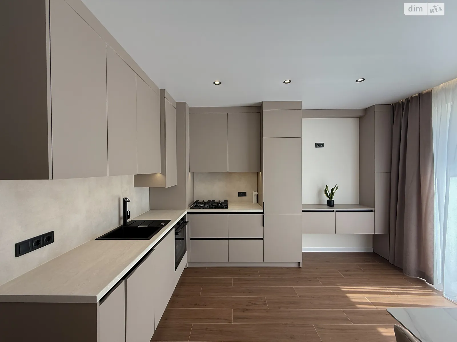 Продается 1-комнатная квартира 42 кв. м в Ровно, ул. Николая Боголюбова, 5 - фото 1