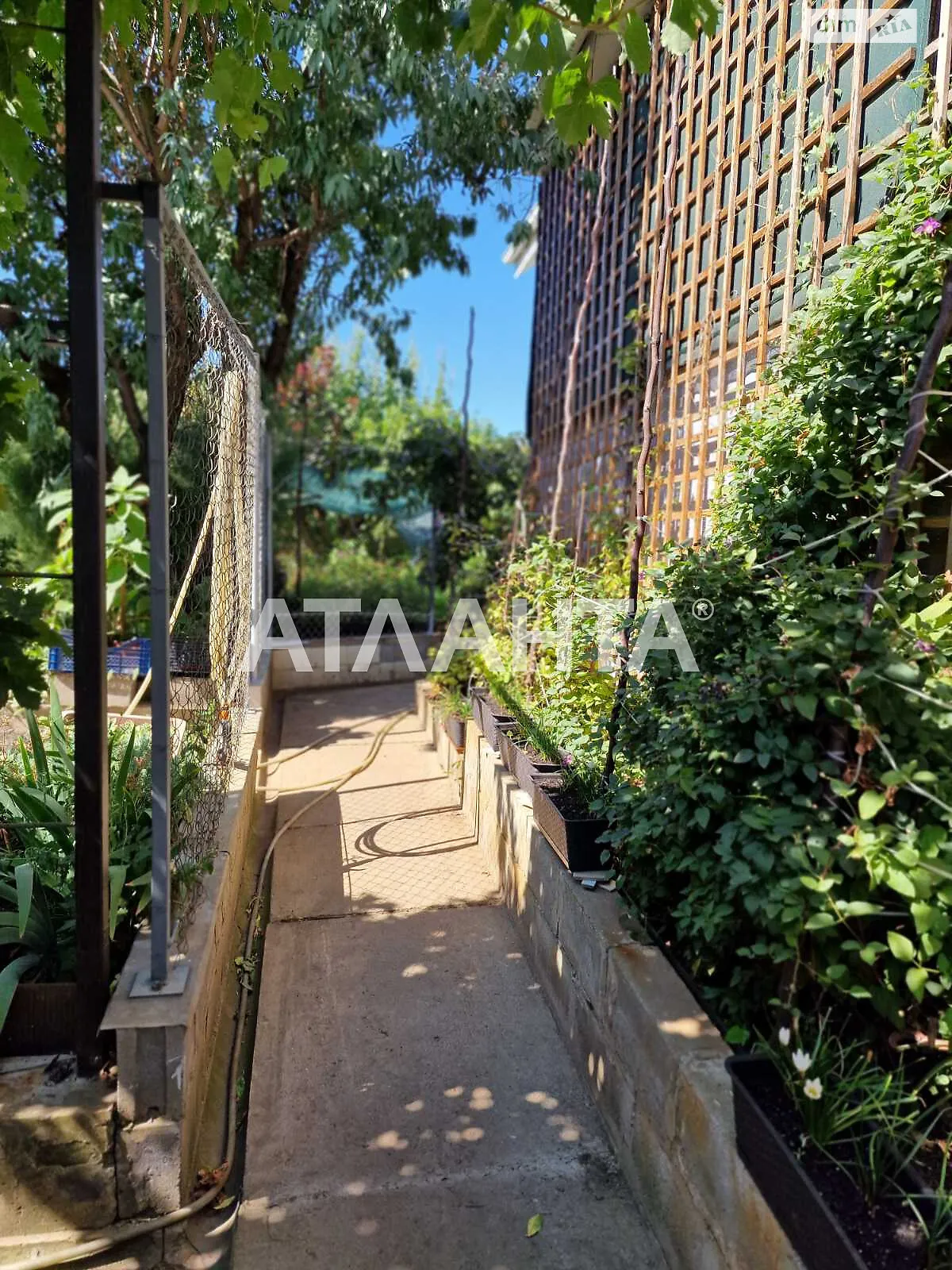 Продается дом на 2 этажа 75 кв. м с гаражом, цена: 50000 $ - фото 1