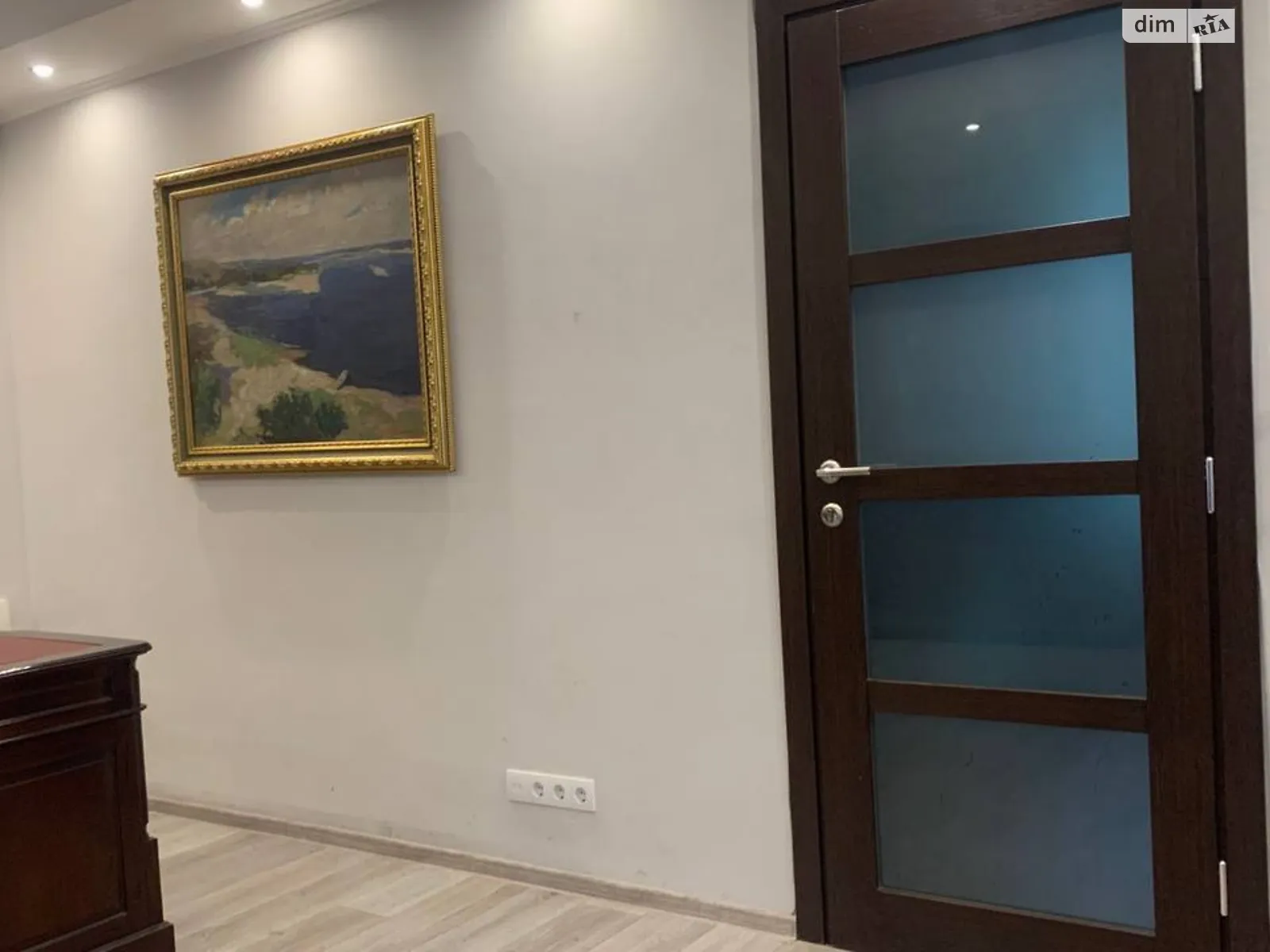 Сдается в аренду офис 41.8 кв. м в бизнес-центре, цена: 20500 грн - фото 1