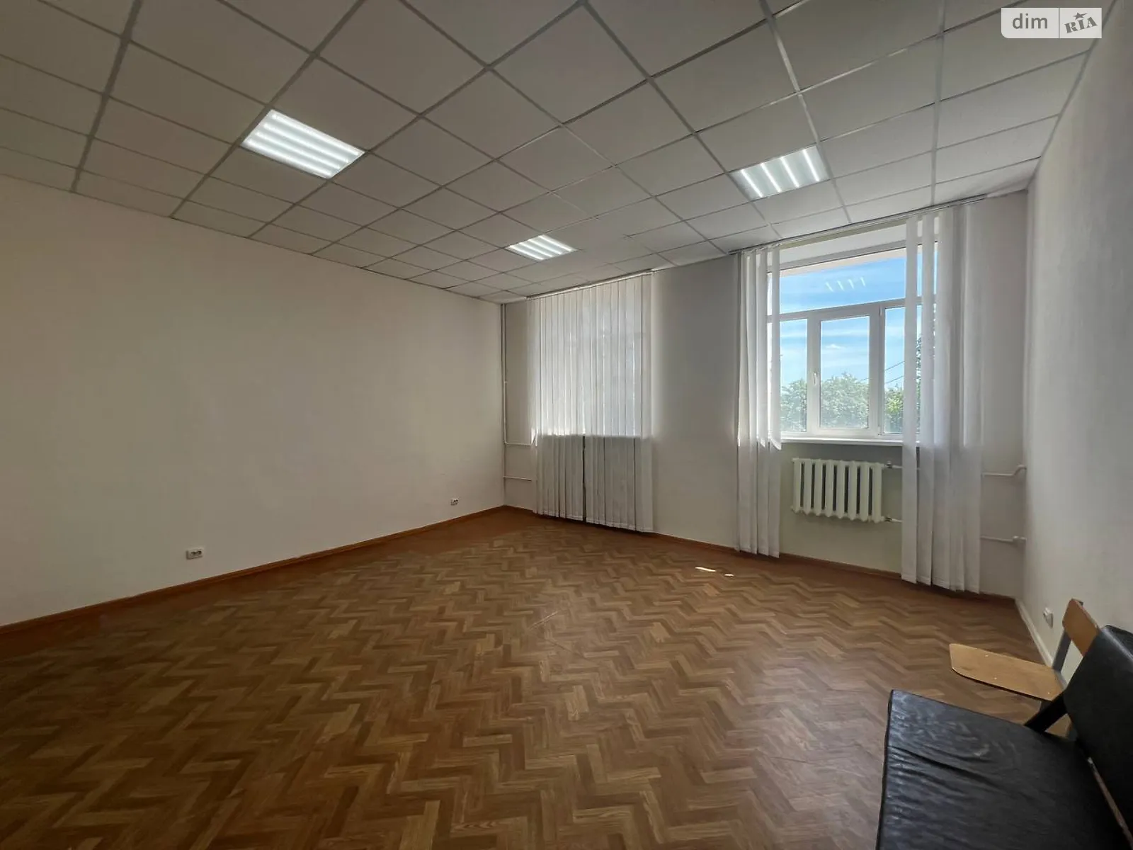 Сдается в аренду офис 35 кв. м в бизнес-центре, цена: 13475 грн - фото 1