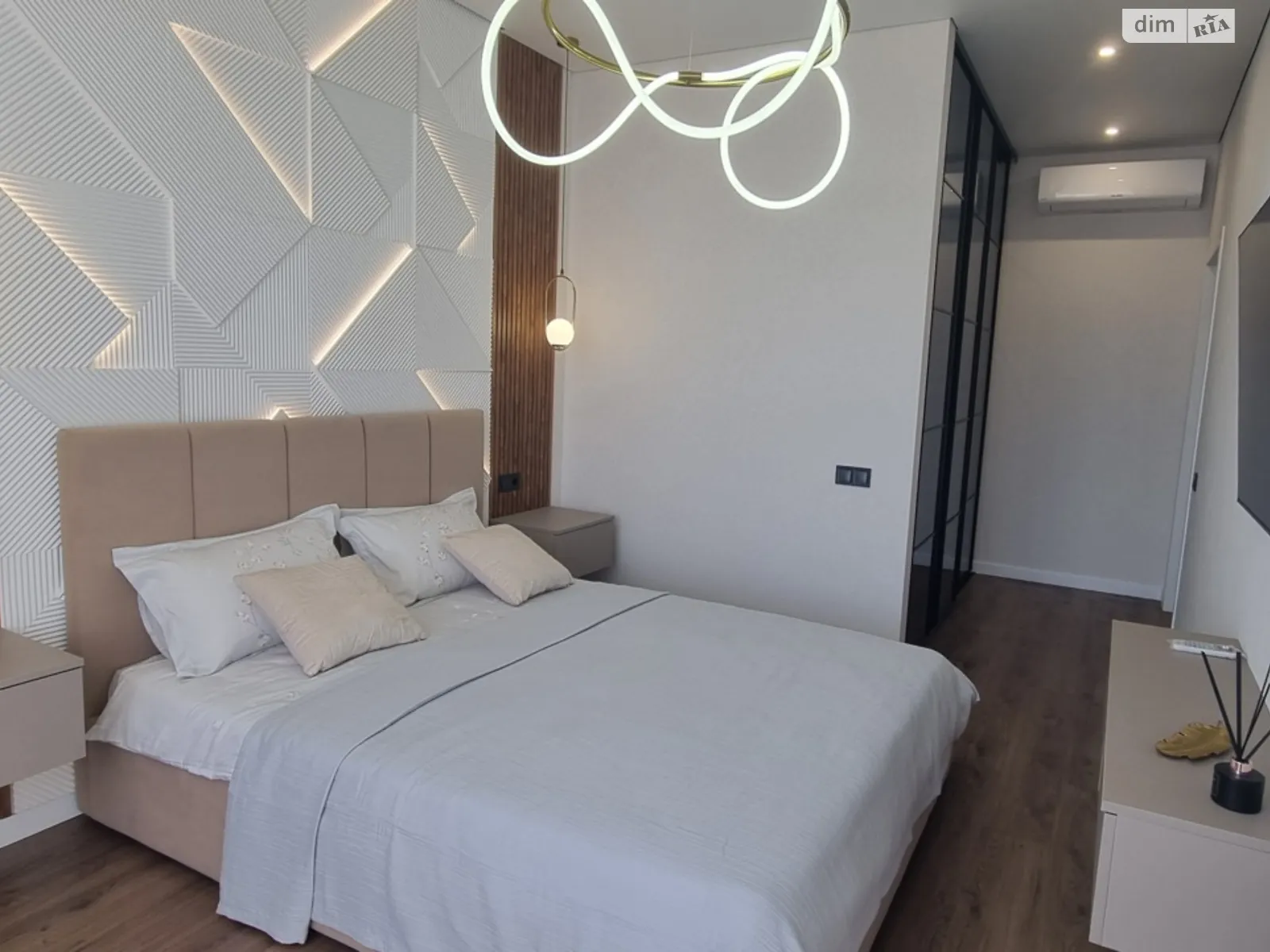 Продается 2-комнатная квартира 64.3 кв. м в Одессе, ул. Краснова, 1А - фото 1