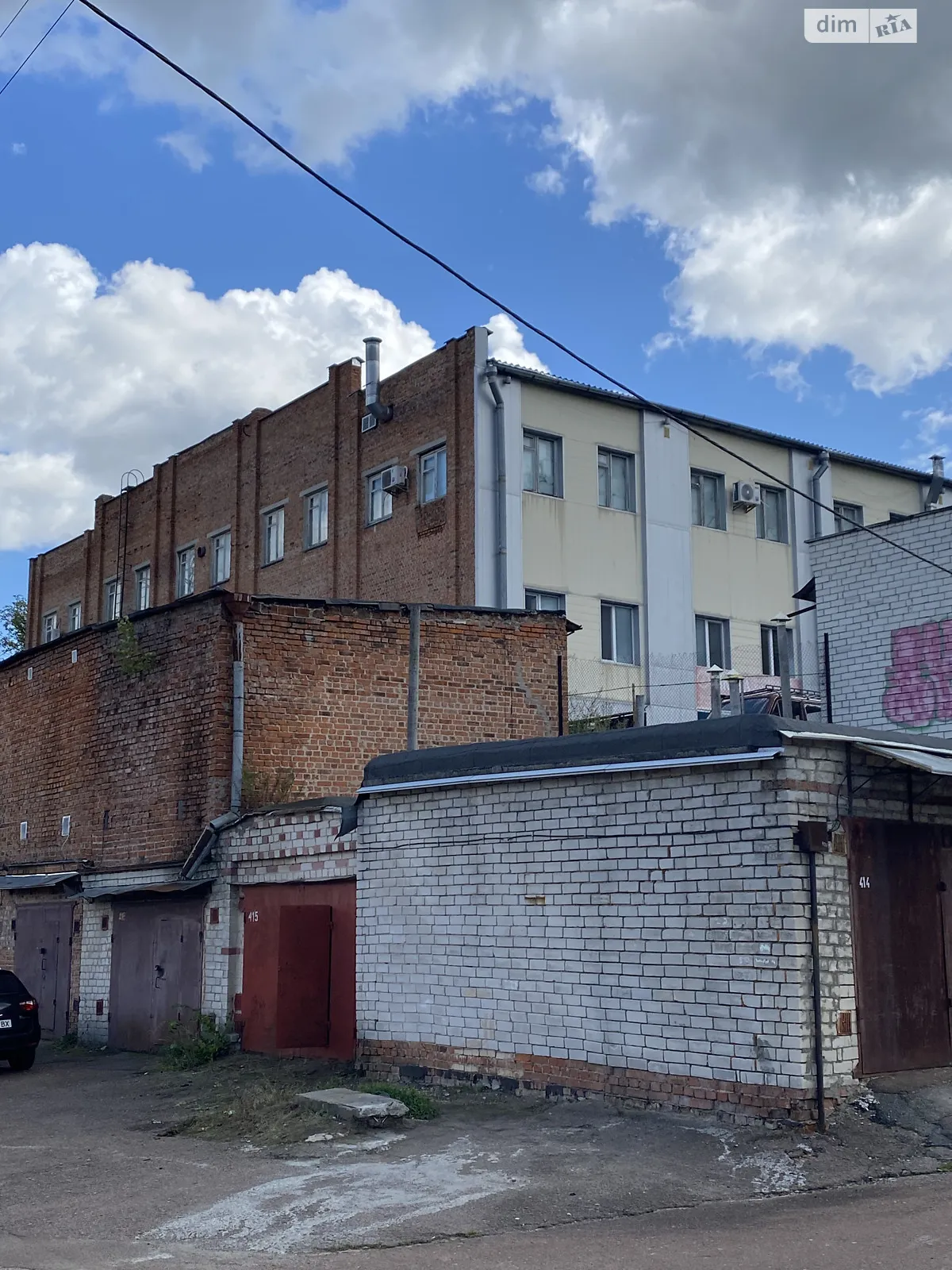 Продается место в гаражном кооперативе под легковое авто на 22 кв. м, цена: 16000 $ - фото 1