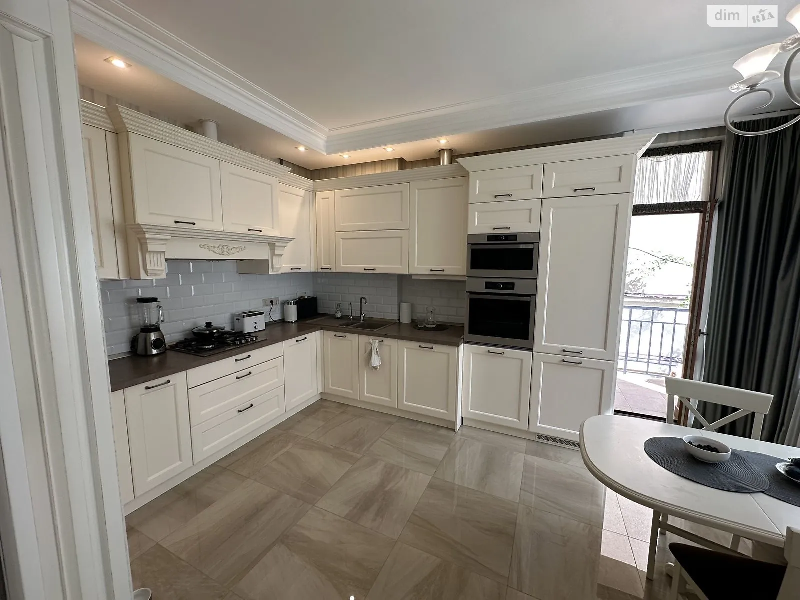 Сдается в аренду 3-комнатная квартира 120 кв. м в Львове, ул. Похыла, 6 - фото 1