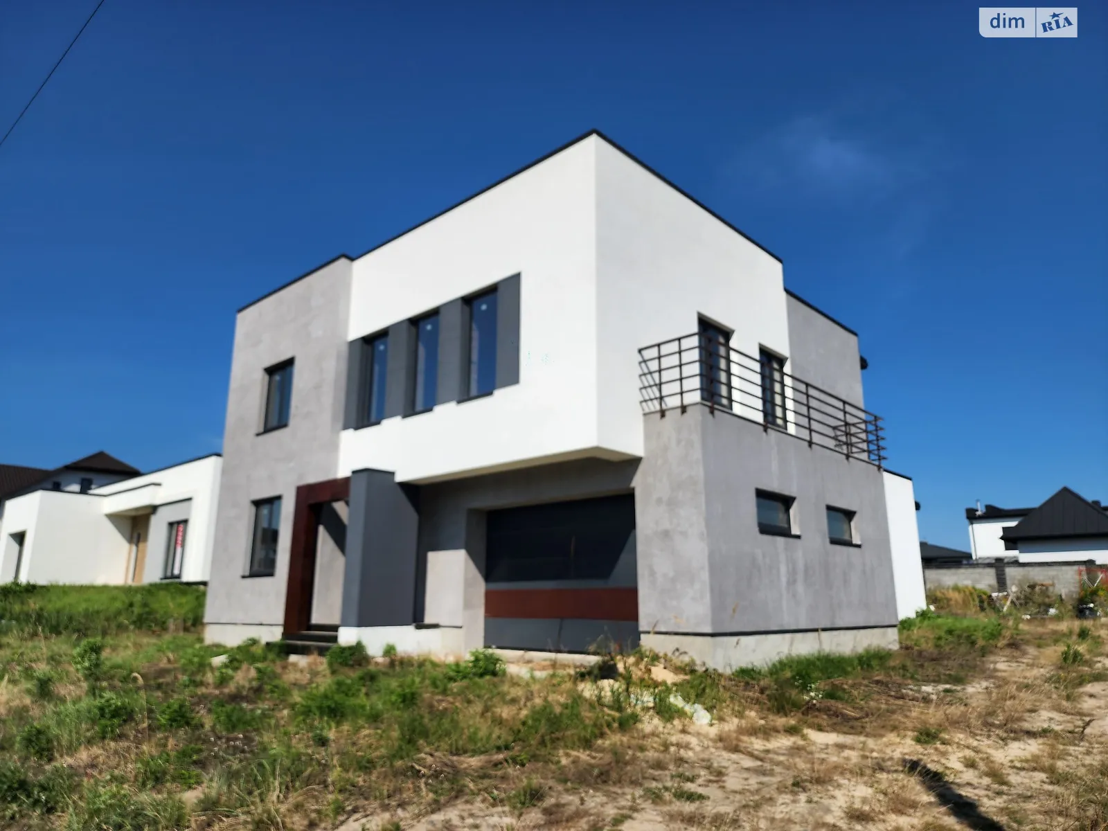 Продается дом на 2 этажа 200 кв. м с садом, цена: 102000 $ - фото 1