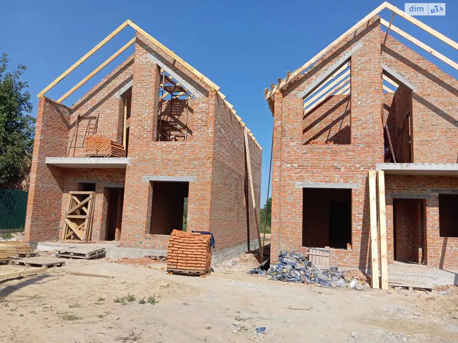 Продается дом на 2 этажа 120 кв. м с камином, цена: 95000 $ - фото 1