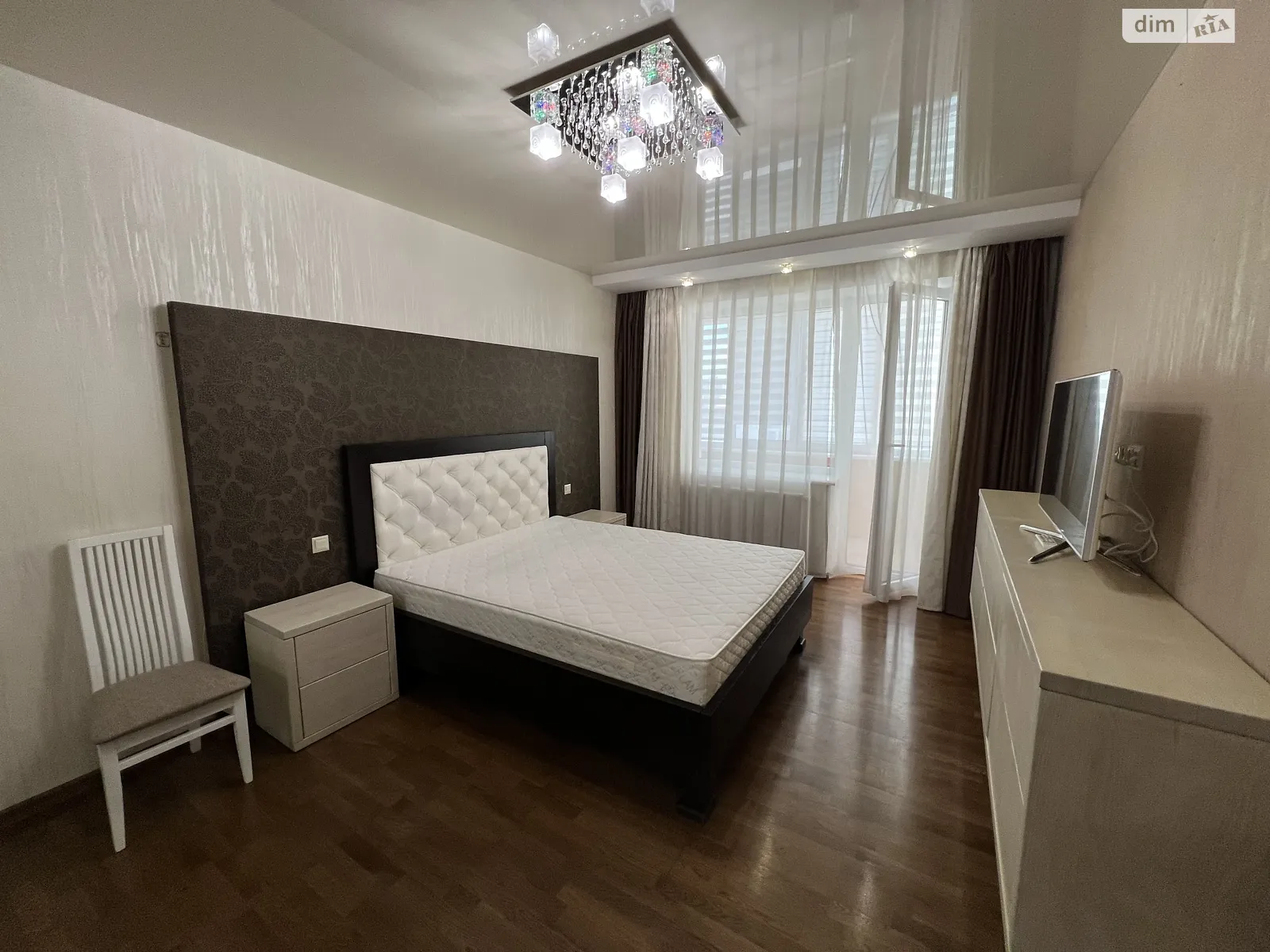 Здається в оренду 2-кімнатна квартира 82 кв. м у Хмельницькому, вул. Степана Бандери - фото 1