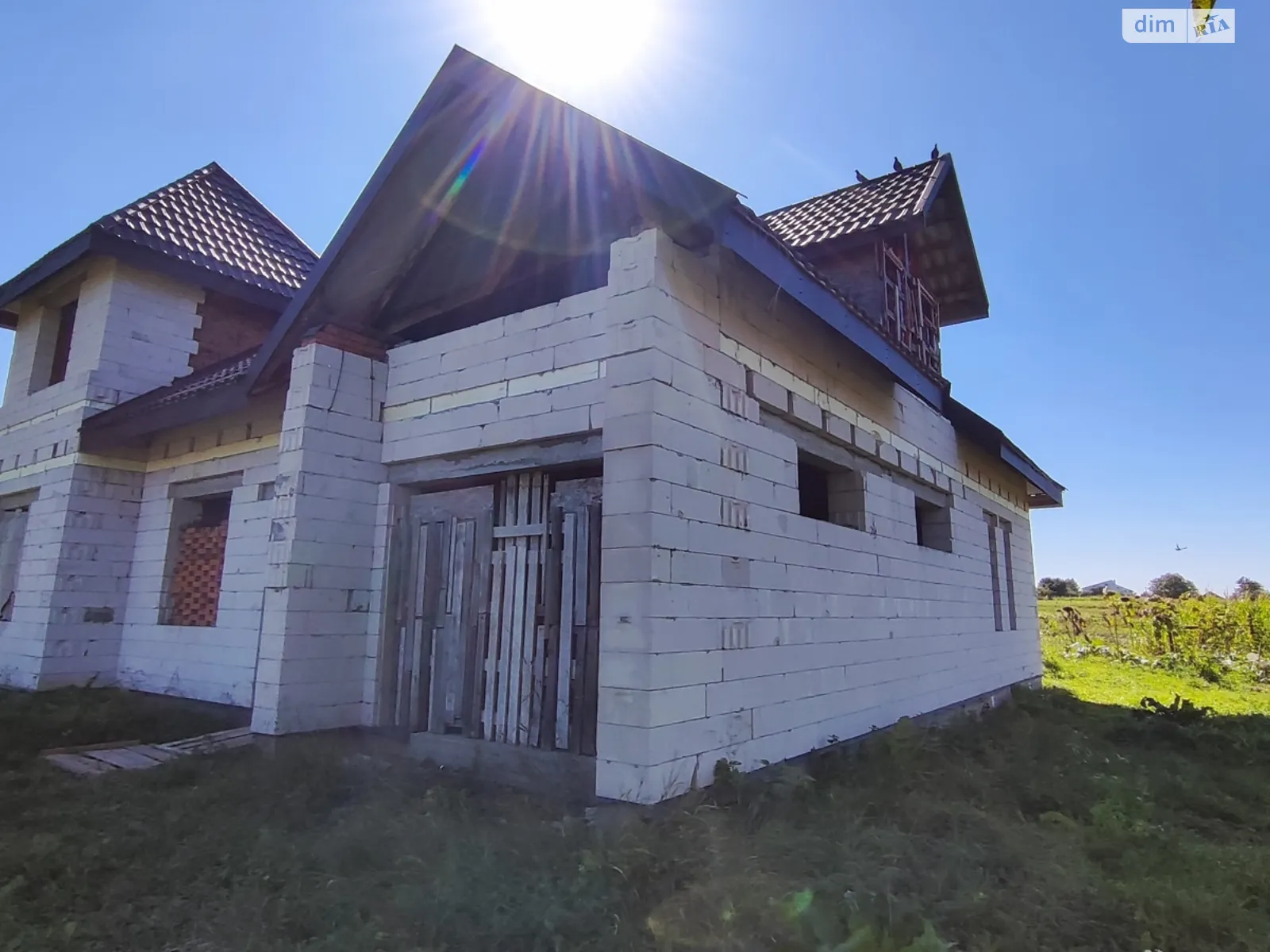 Продается дом на 2 этажа 142.8 кв. м с садом, цена: 69000 $ - фото 1