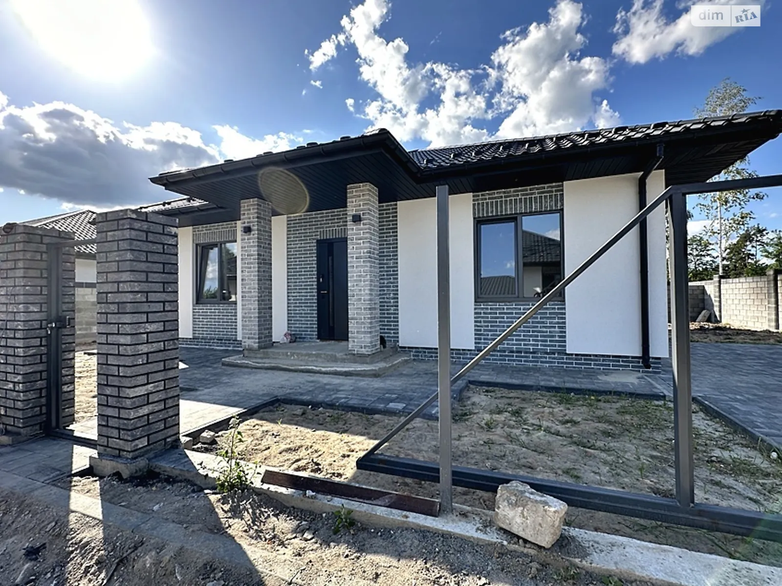 Продается одноэтажный дом 98 кв. м с бассейном, цена: 98000 $ - фото 1