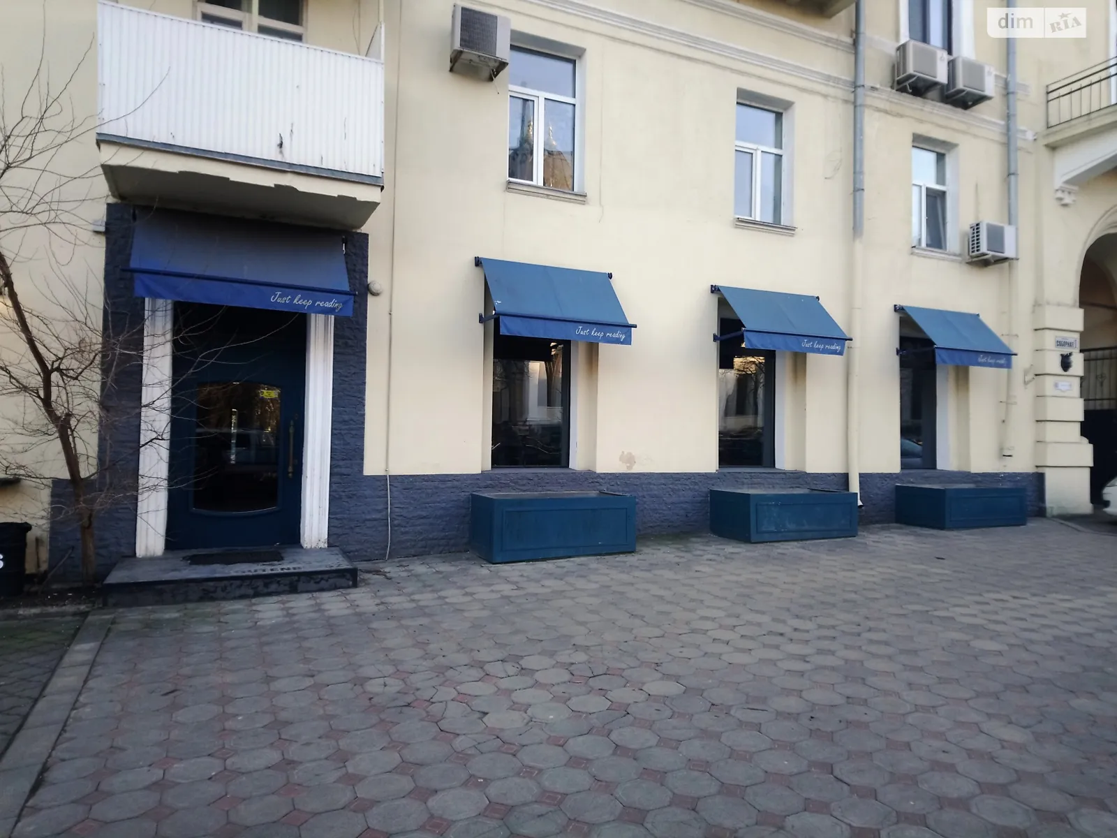 Сдается в аренду офис 95.3 кв. м в бизнес-центре, цена: 900 $ - фото 1