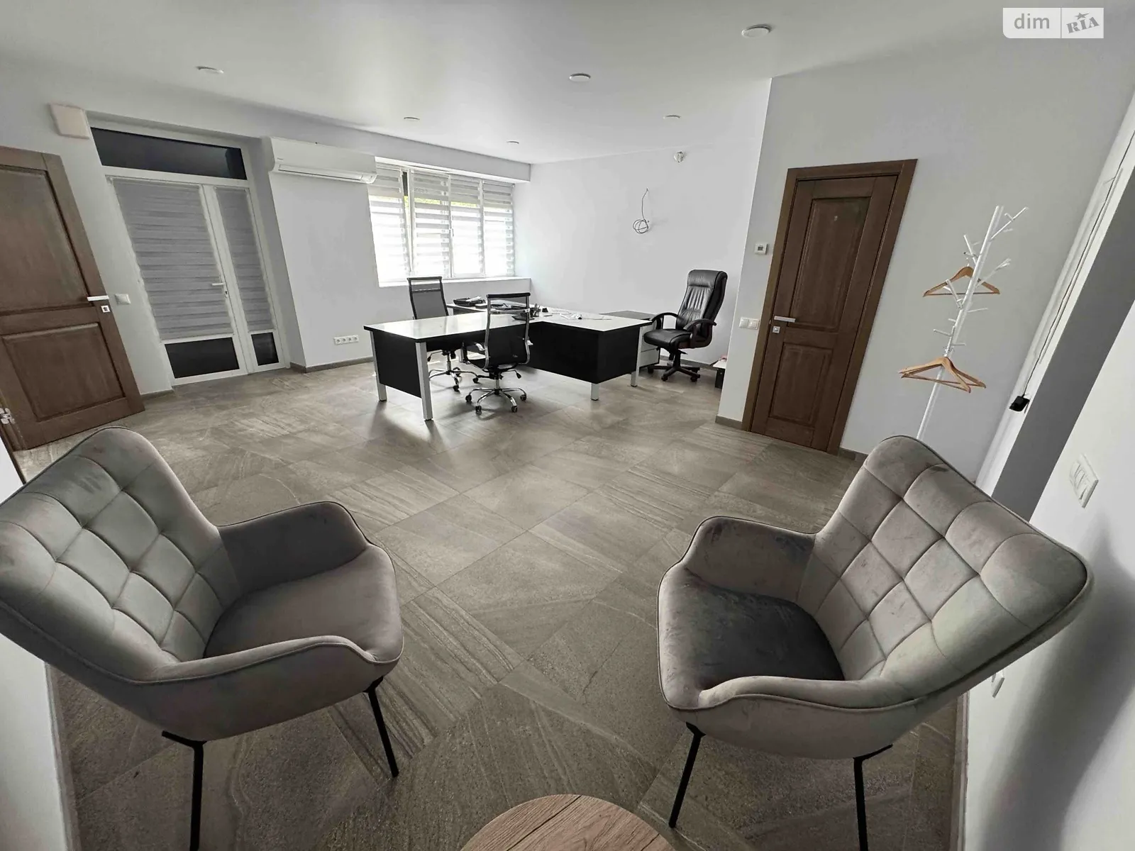 Продается офис 150 кв. м в бизнес-центре, цена: 280000 $ - фото 1