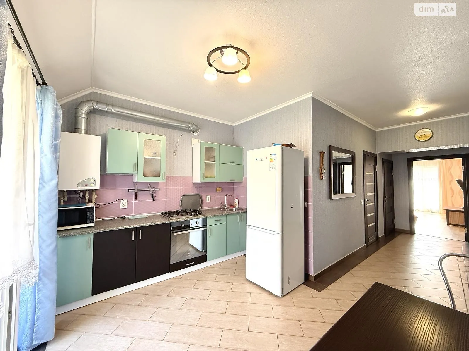 Продається 2-кімнатна квартира 65 кв. м у Ужгороді, вул. Климпуша, 8 - фото 1