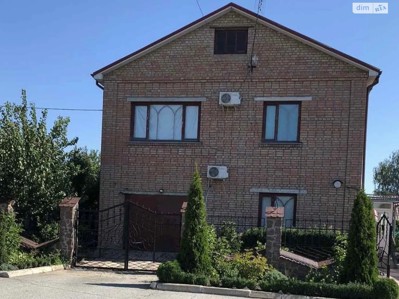 Продается дом на 2 этажа 176 кв. м с бассейном, цена: 180000 $ - фото 1