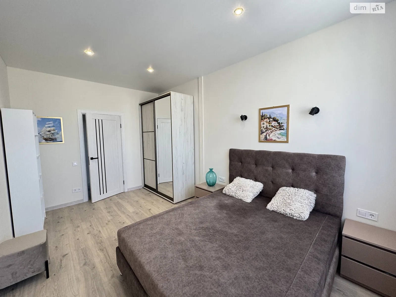 Продается 2-комнатная квартира 57 кв. м в Одессе, ул. Краснова, 3 - фото 1