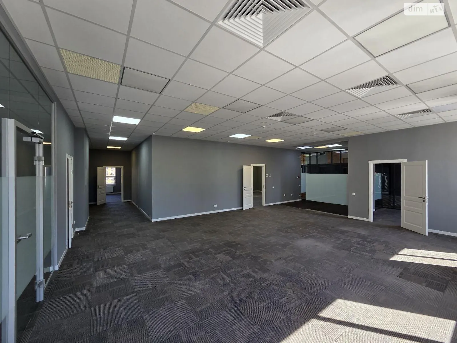 Здається в оренду офіс 360 кв. м в бізнес-центрі, цена: 5900 $ - фото 1