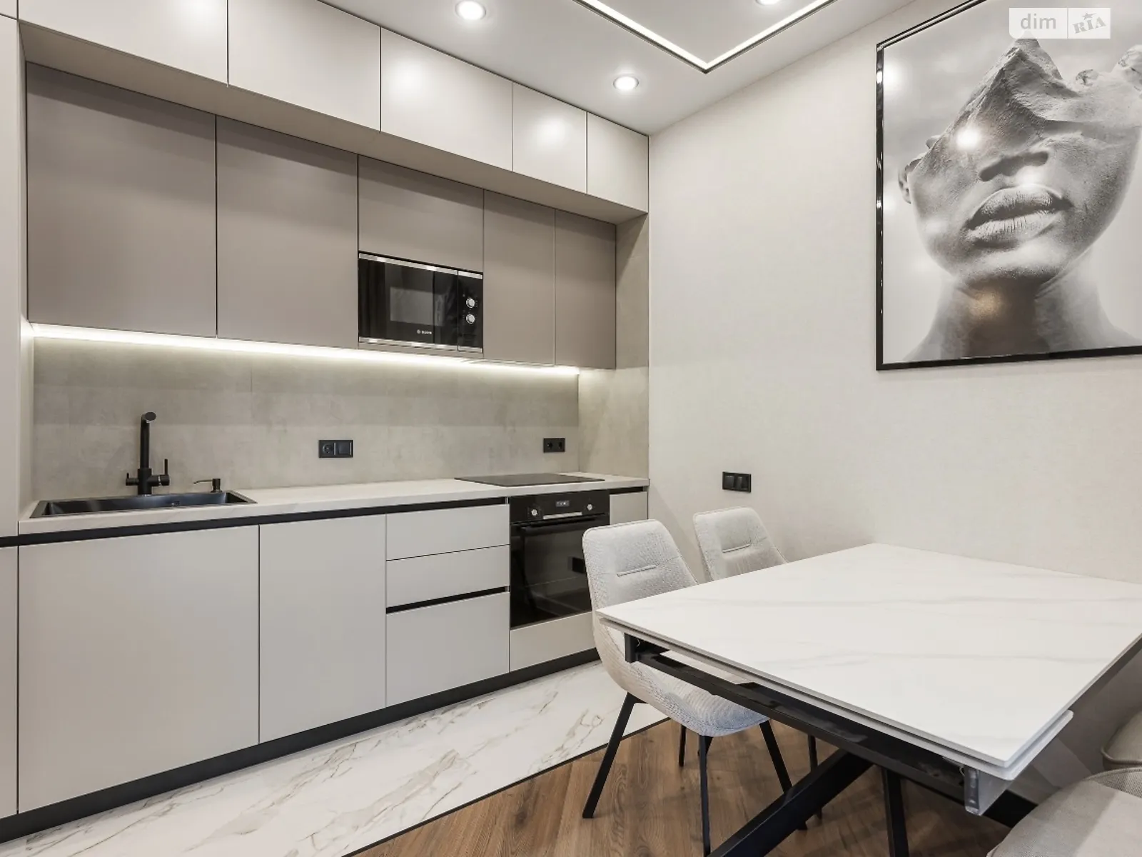 Продается 1-комнатная квартира 42 кв. м в Одессе, ул. Краснова, 3 корпус 66 - фото 1