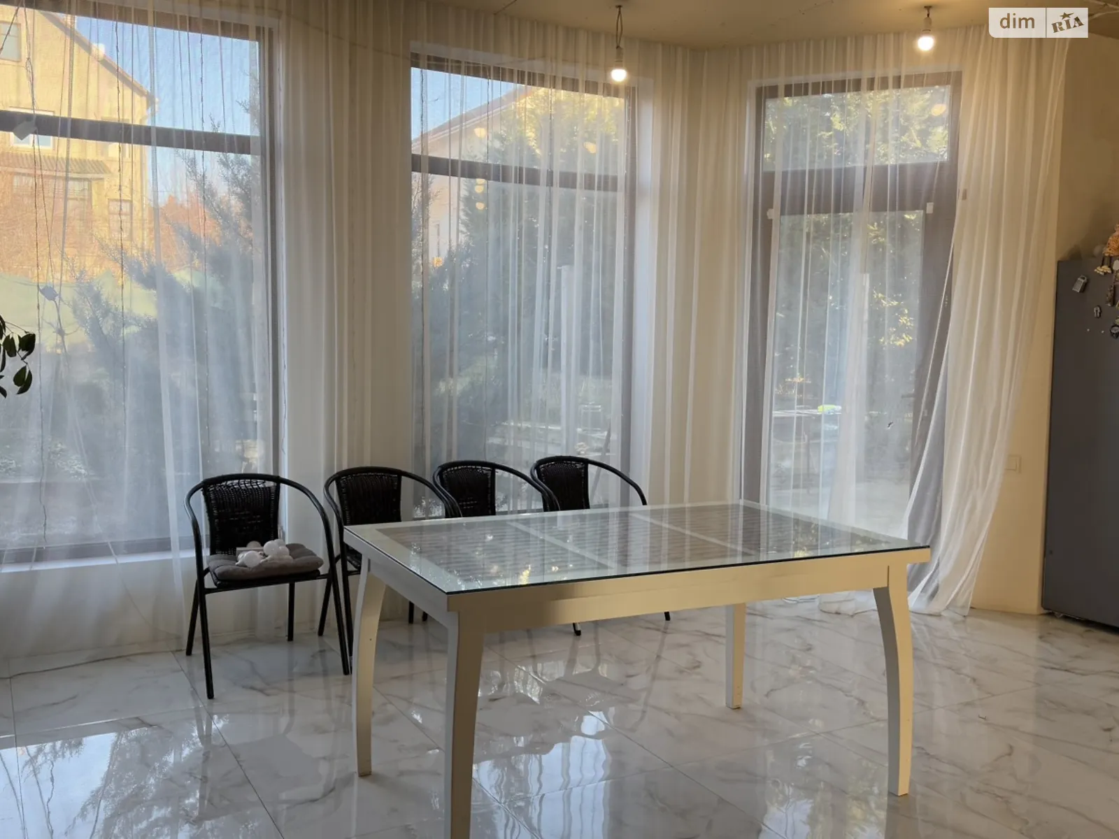 Продается дом на 2 этажа 230 кв. м с балконом, цена: 110000 $ - фото 1