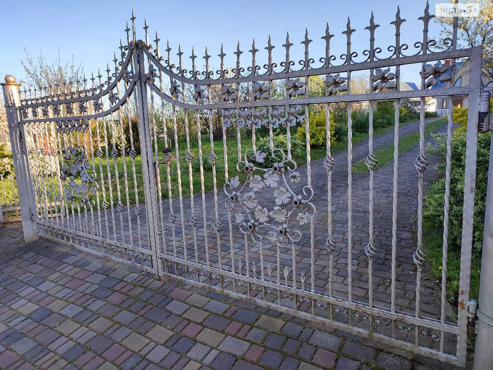 Продается дом на 2 этажа 164.9 кв. м с участком, цена: 165000 € - фото 1