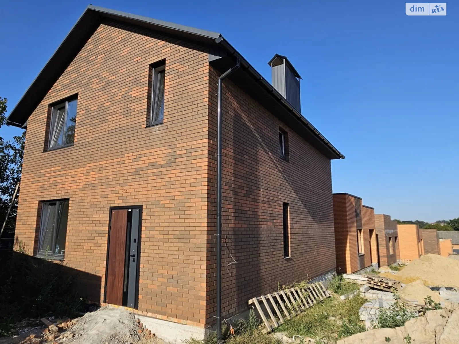 Продается дом на 2 этажа 107 кв. м с бассейном, цена: 82000 $ - фото 1