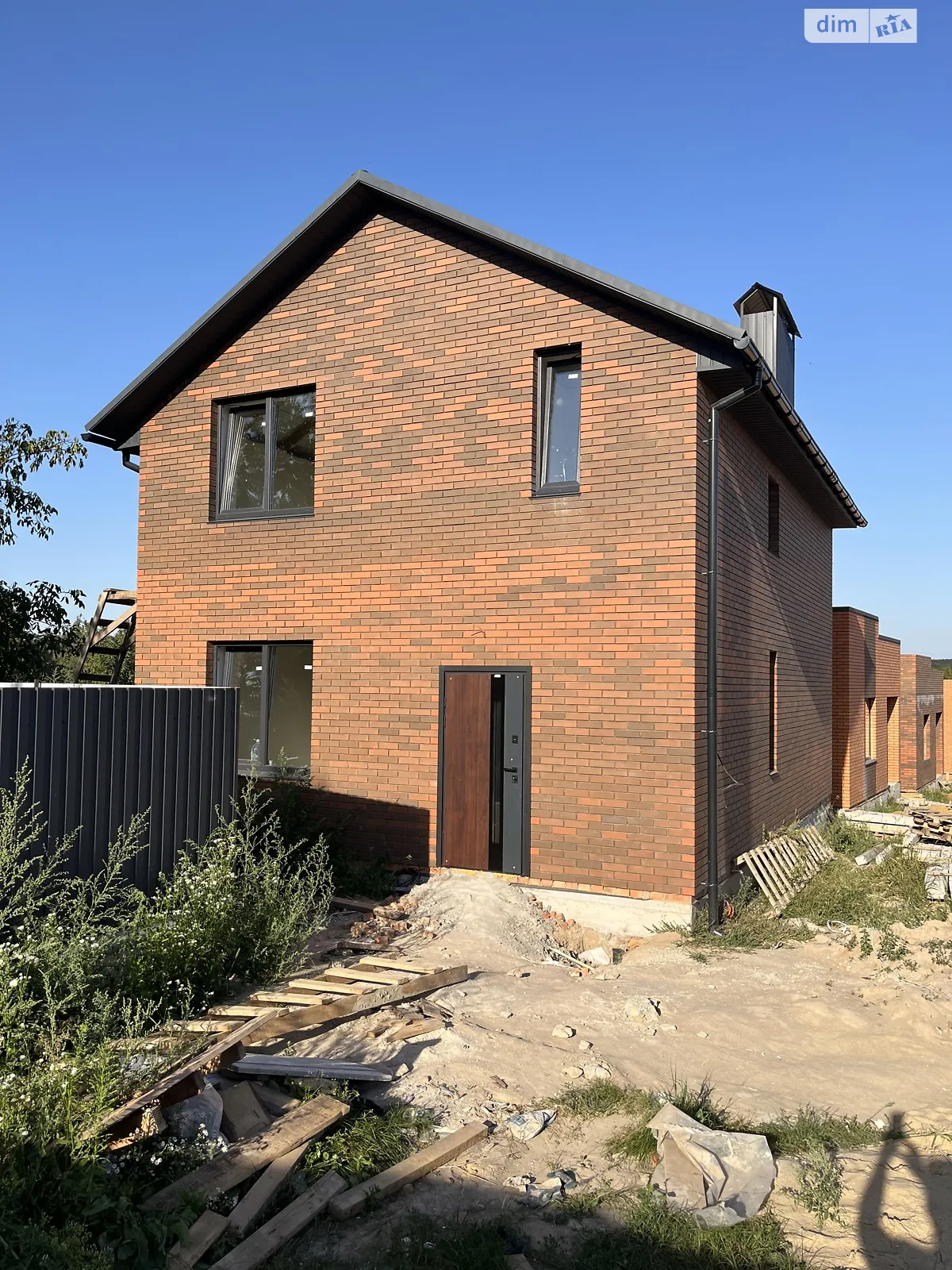 Продается дом на 2 этажа 107 кв. м с подвалом, цена: 82000 $ - фото 1