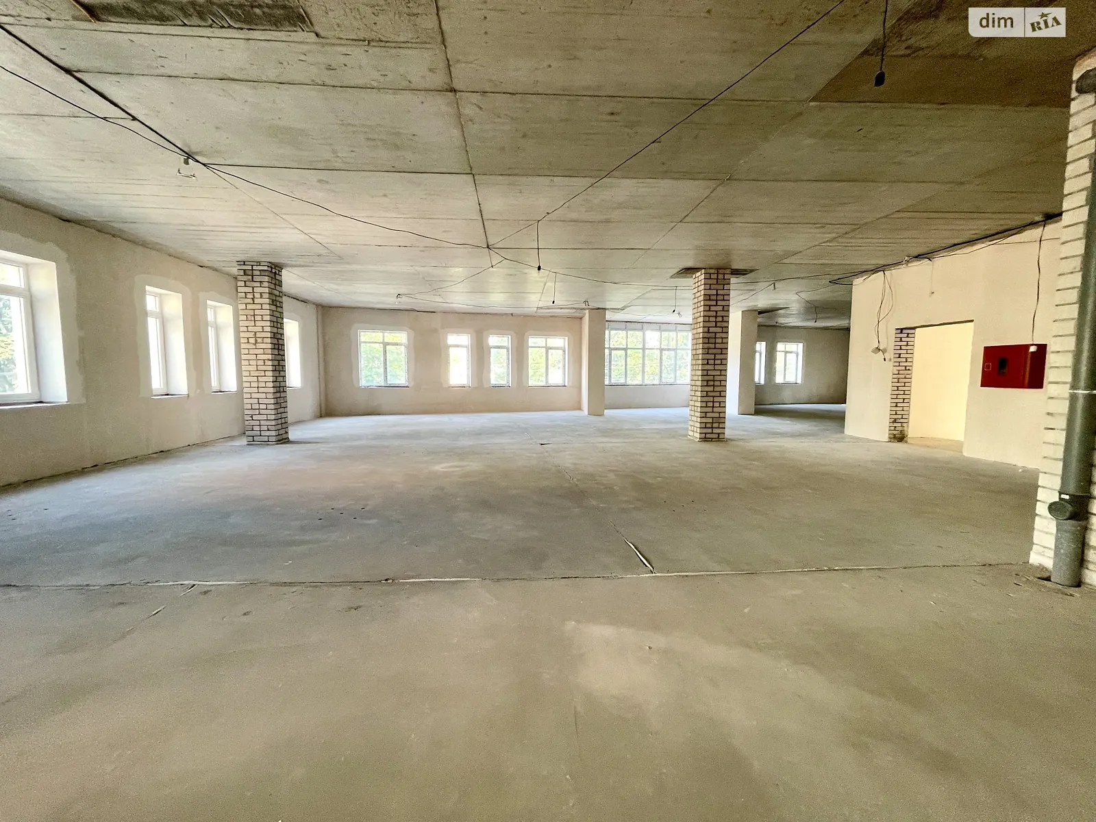 Сдается в аренду помещения свободного назначения 925.7 кв. м в 3-этажном здании, цена: 259000 грн - фото 1