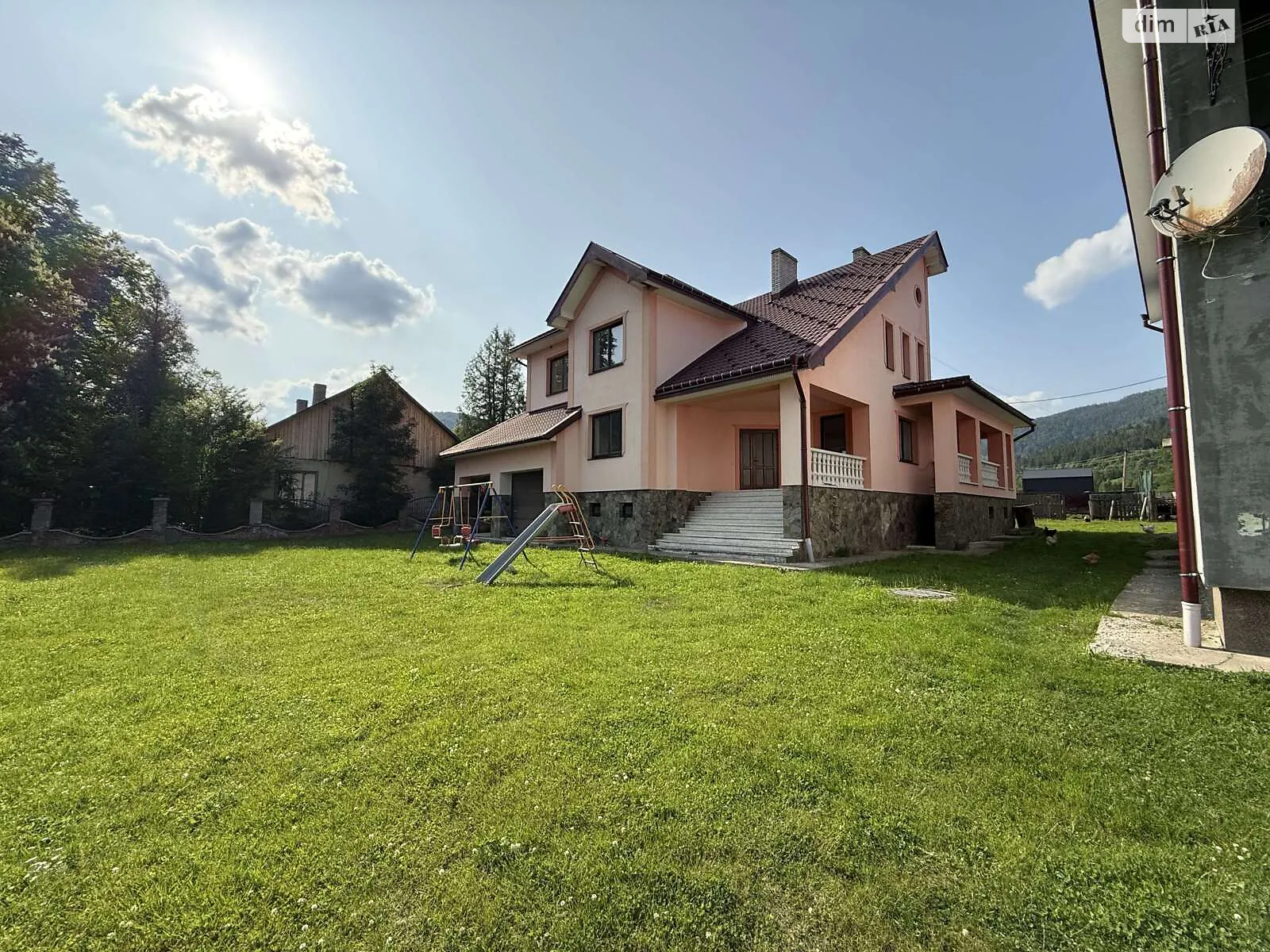 Продается дом на 2 этажа 303 кв. м с гаражом, цена: 130000 $ - фото 1