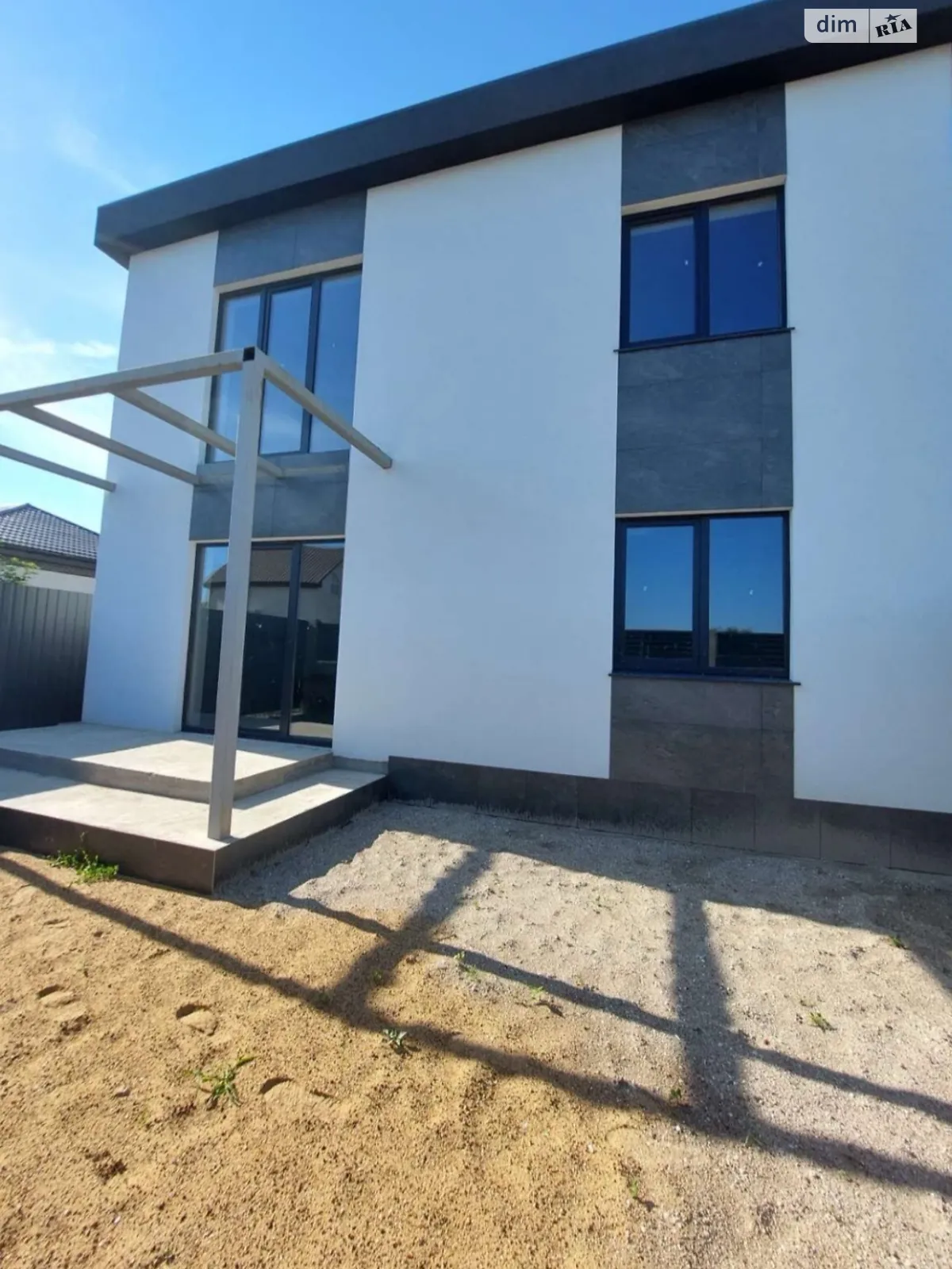 Продается дом на 2 этажа 138 кв. м с гаражом, цена: 67000 $ - фото 1