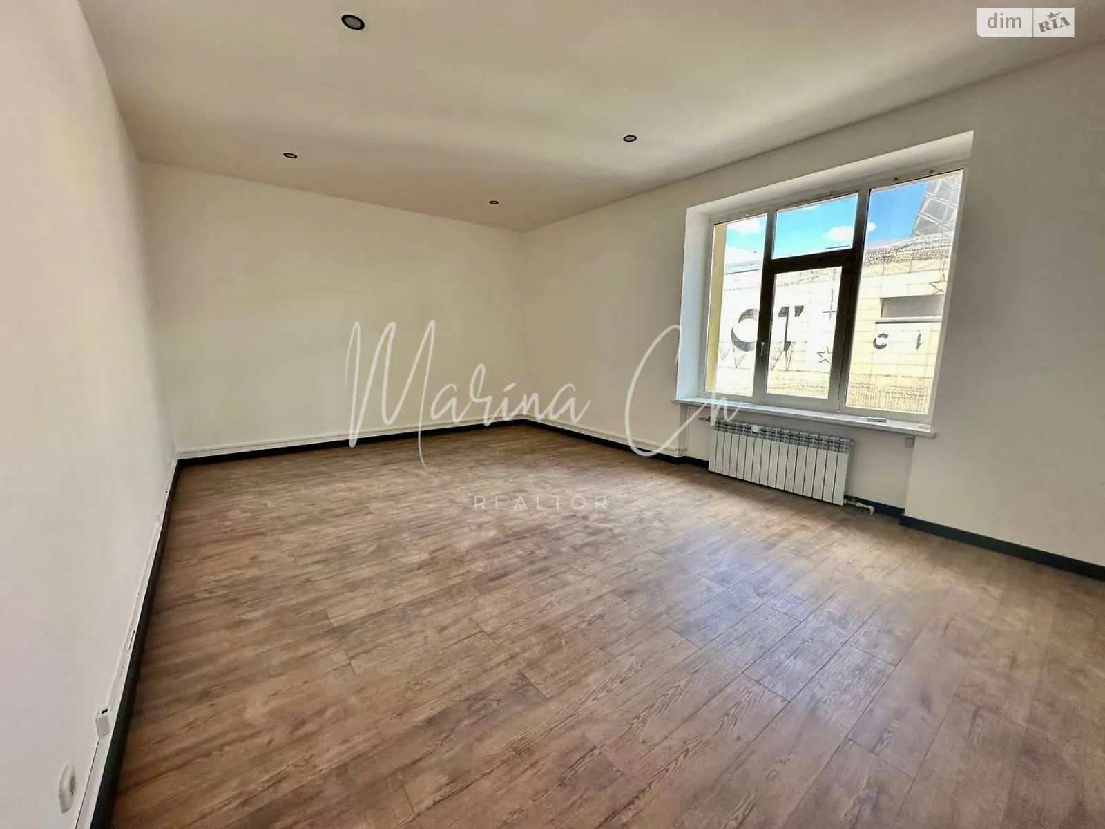 Сдается в аренду офис 300 кв. м в бизнес-центре, цена: 2000 $ - фото 1