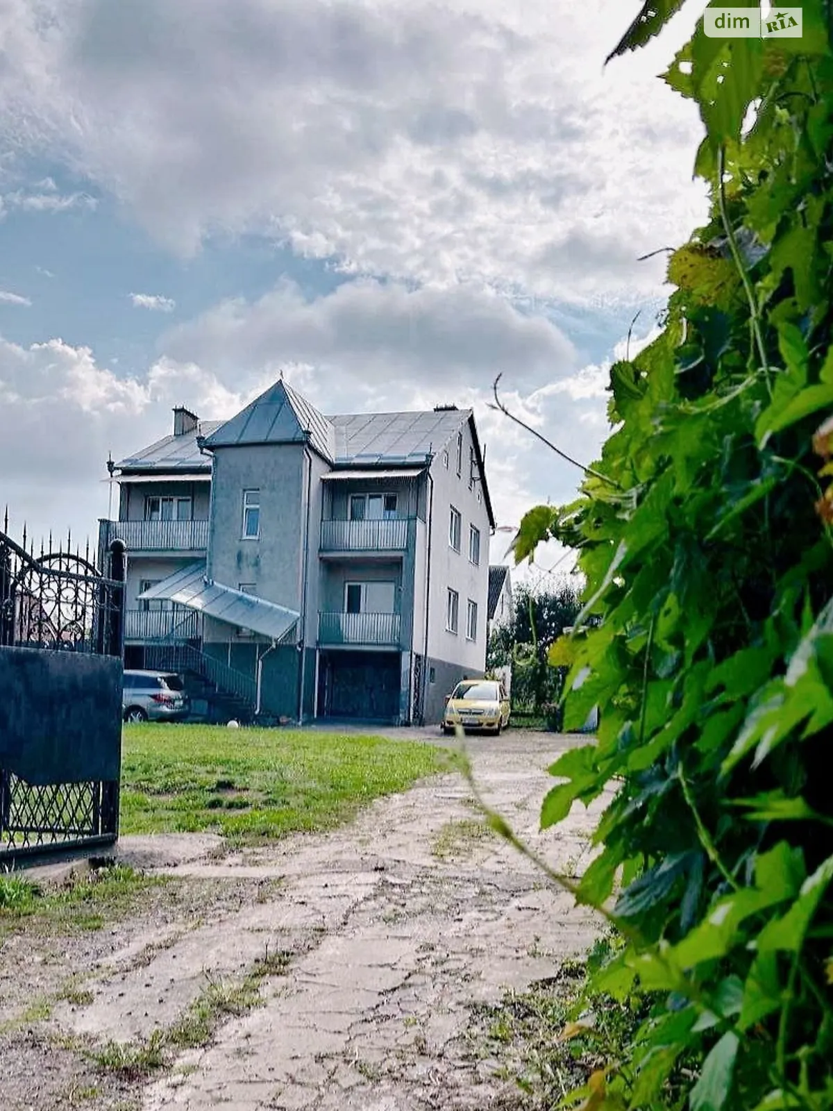 Продается дом на 2 этажа 326.3 кв. м с баней/сауной, цена: 175000 $ - фото 1