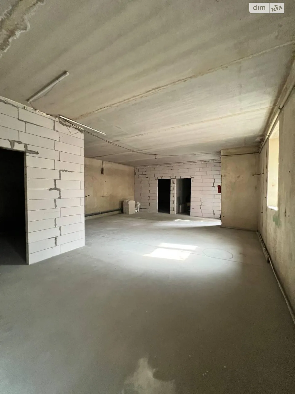 Продается офис 83.6 кв. м в бизнес-центре, цена: 43000 $ - фото 1