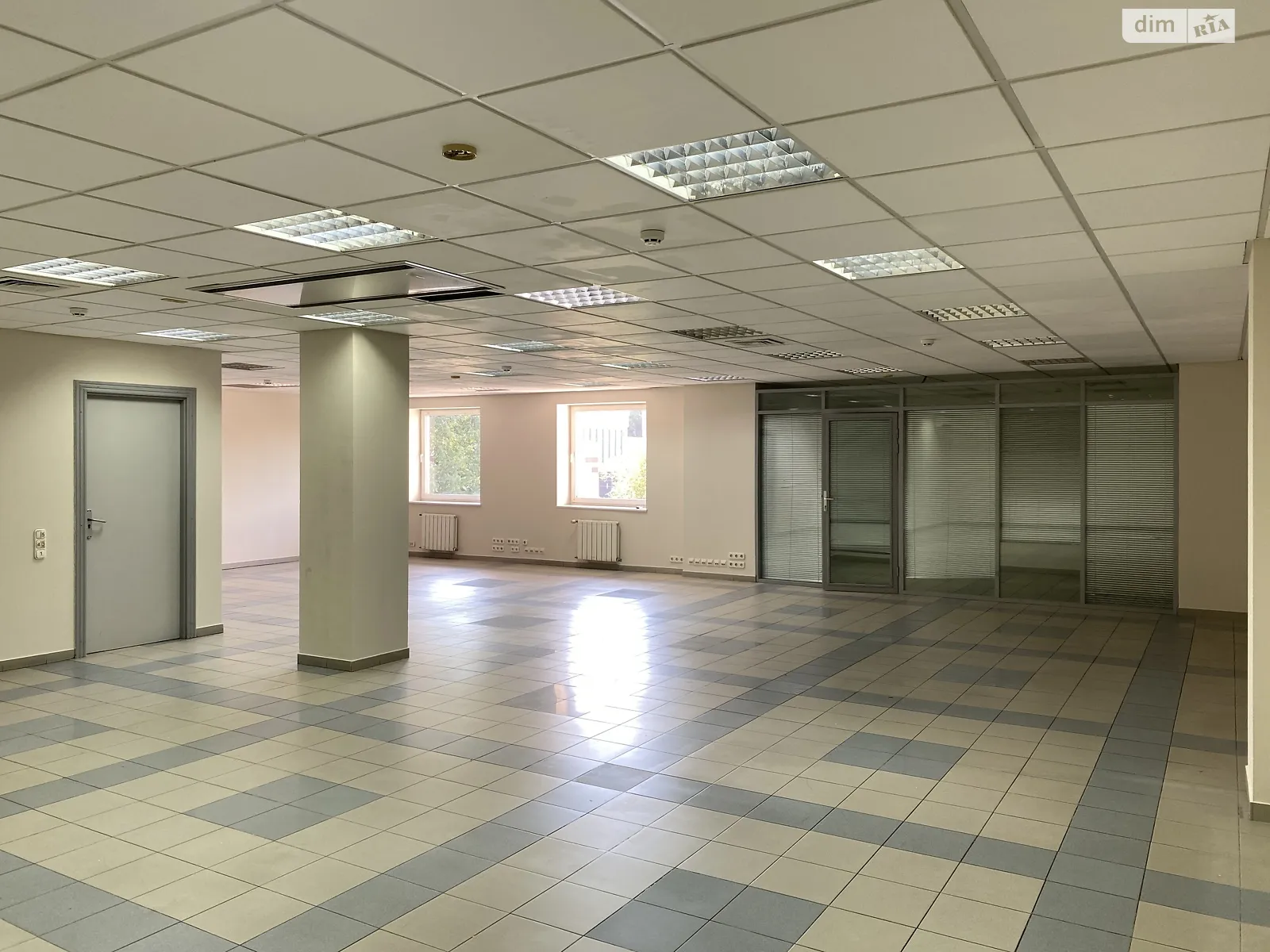 Сдается в аренду офис 142.9 кв. м в бизнес-центре, цена: 42870 грн - фото 1
