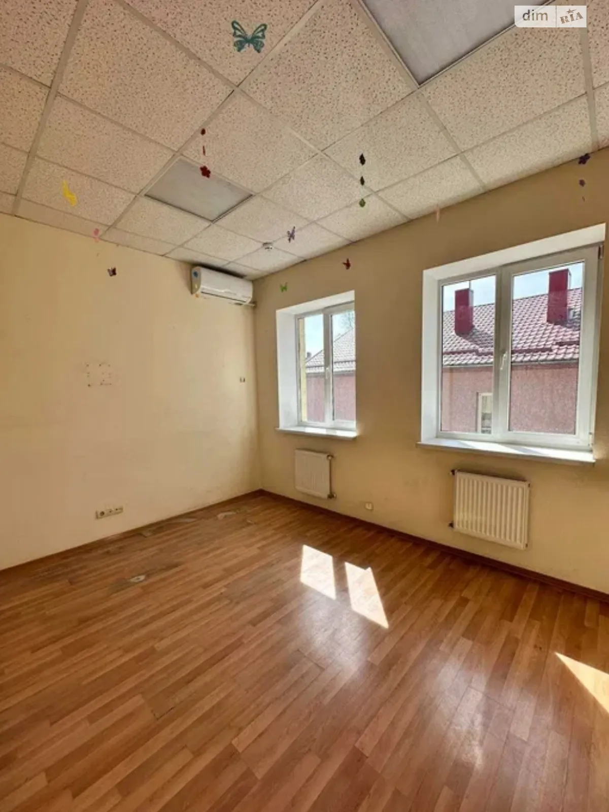 Сдается в аренду офис 52 кв. м в бизнес-центре, цена: 10400 грн - фото 1